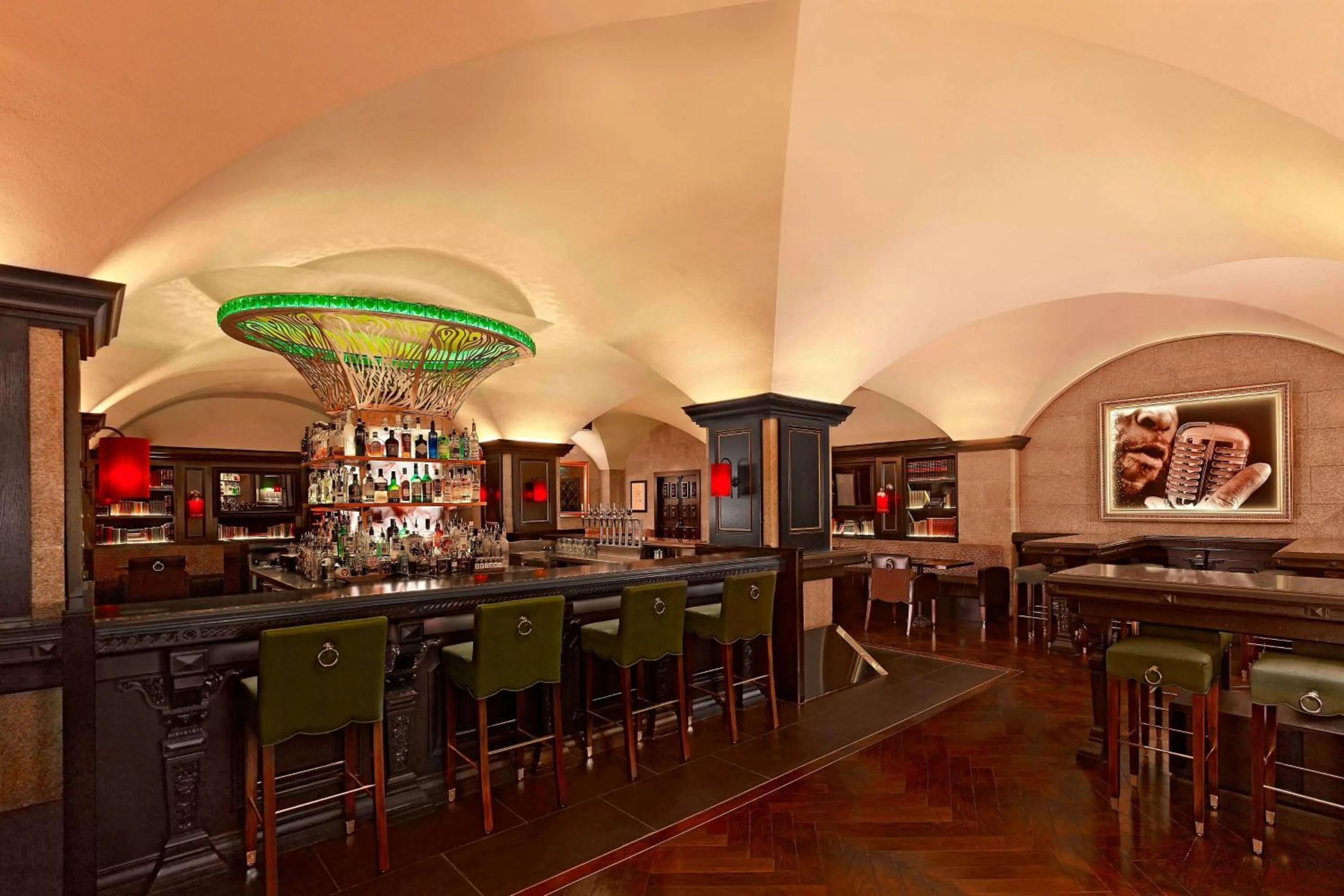 Lounge or bar in The College Green Dublin Hotel, Autograph Collection