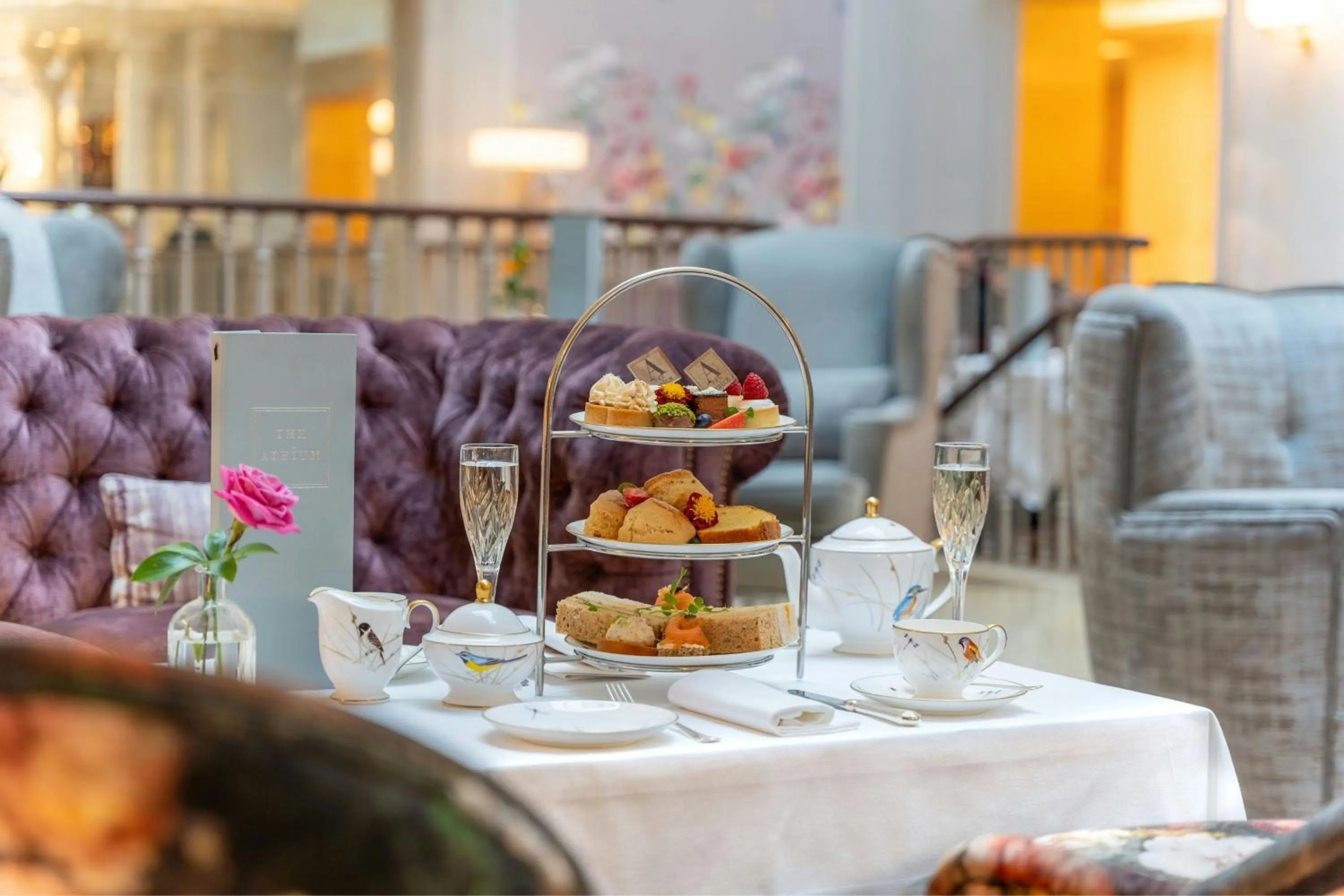 Lounge or bar in The College Green Dublin Hotel, Autograph Collection