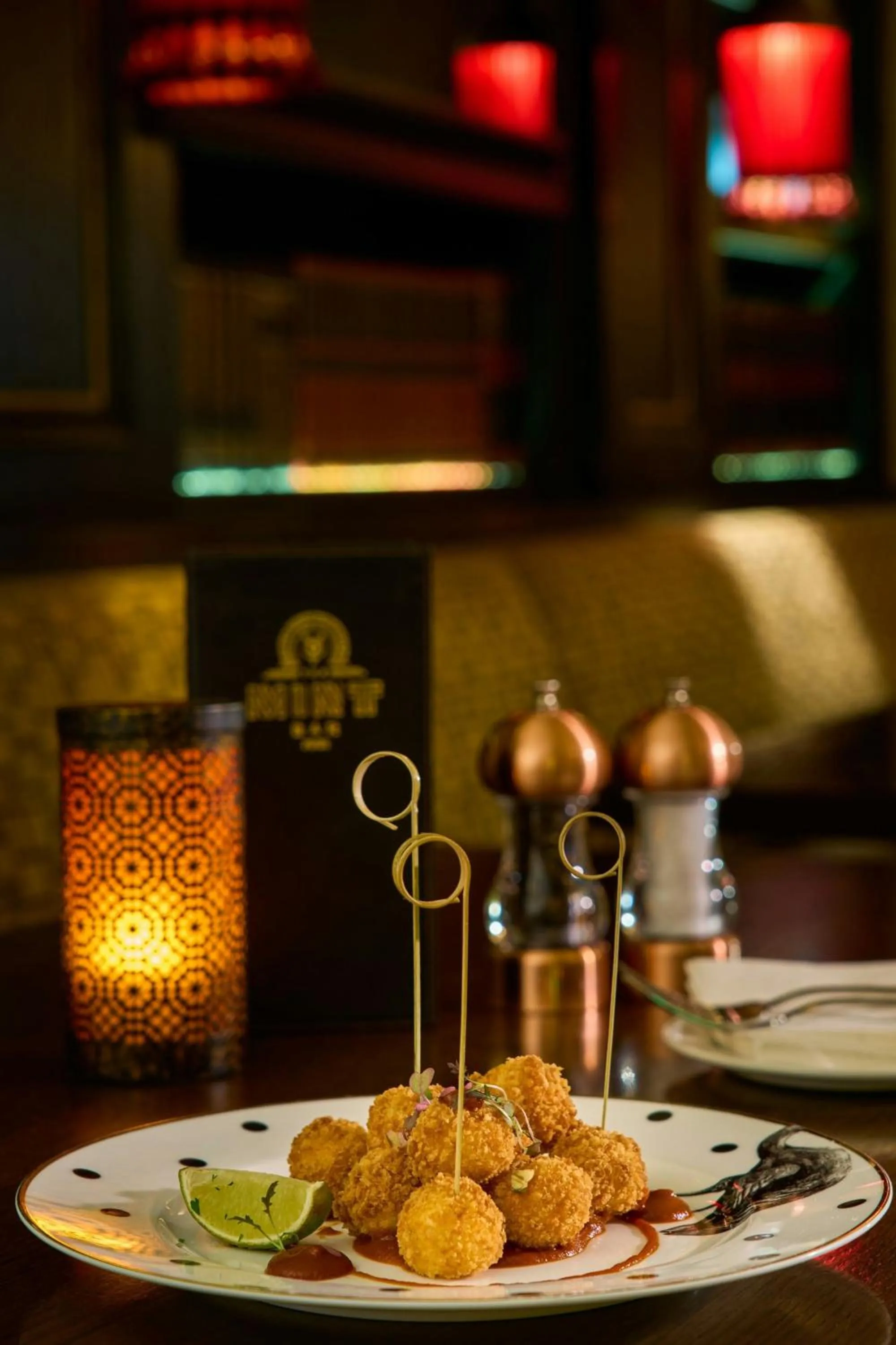 Lounge or bar in The College Green Dublin Hotel, Autograph Collection