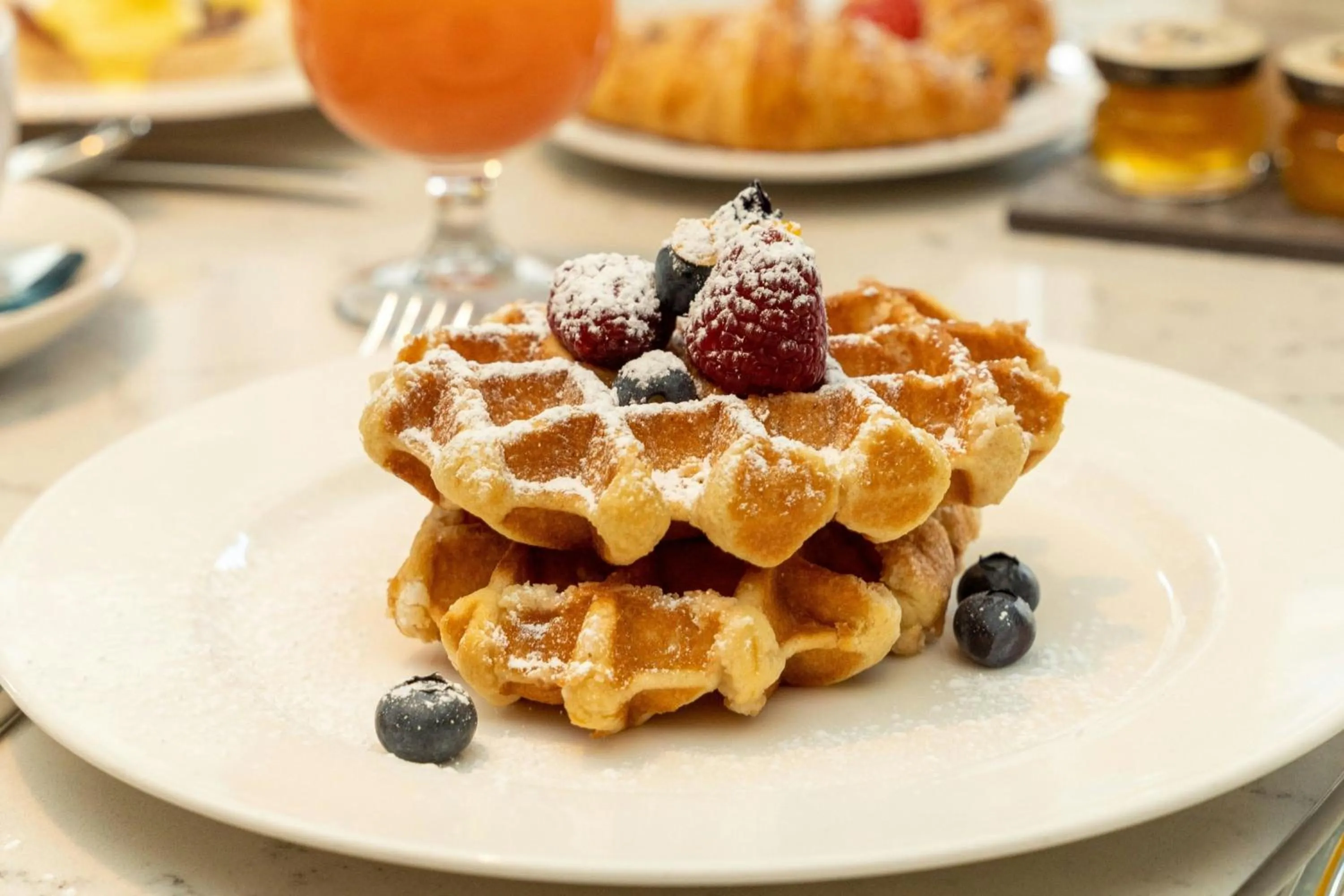 Breakfast in The College Green Dublin Hotel, Autograph Collection