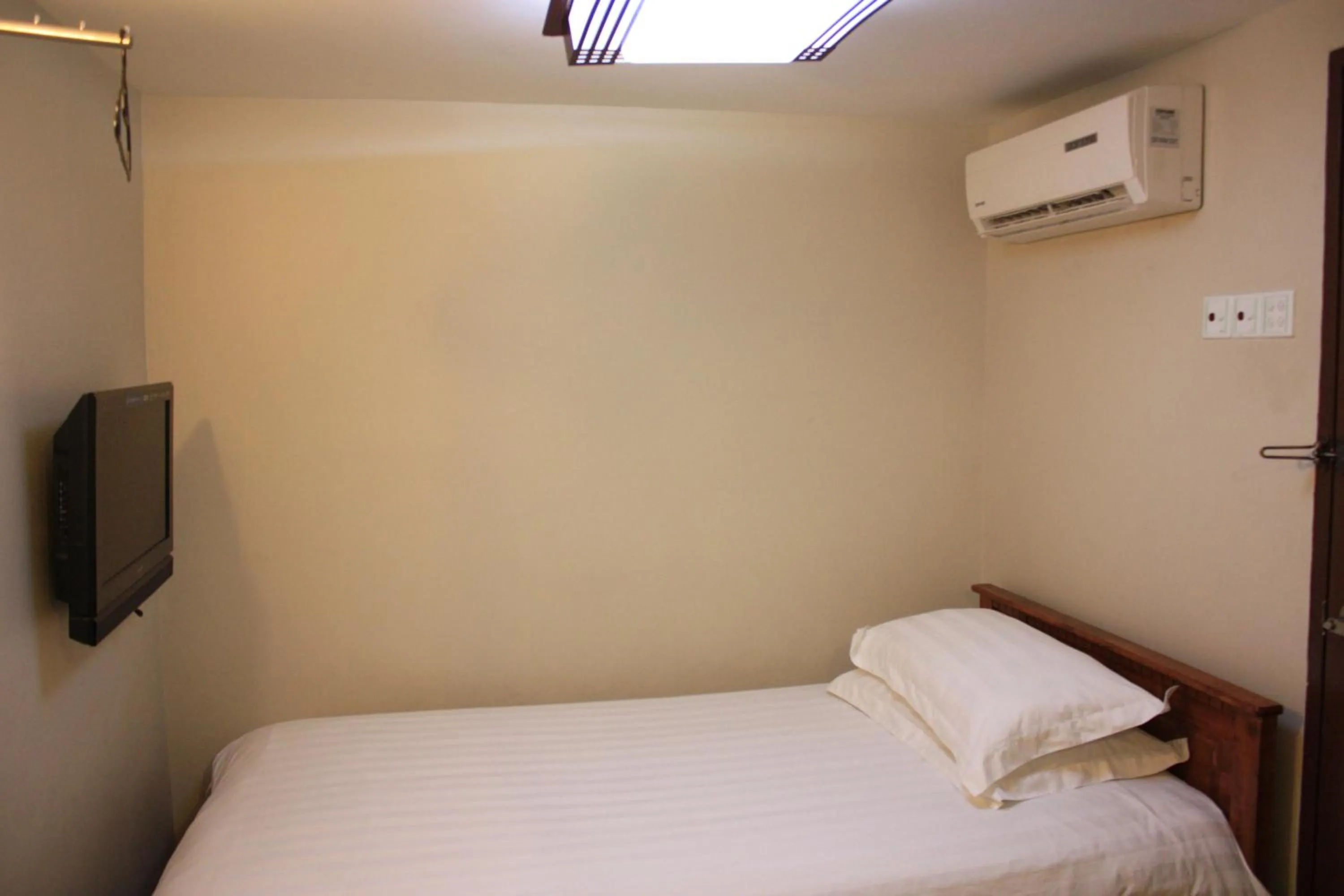 Bedroom, Bed in SE Two Hotel