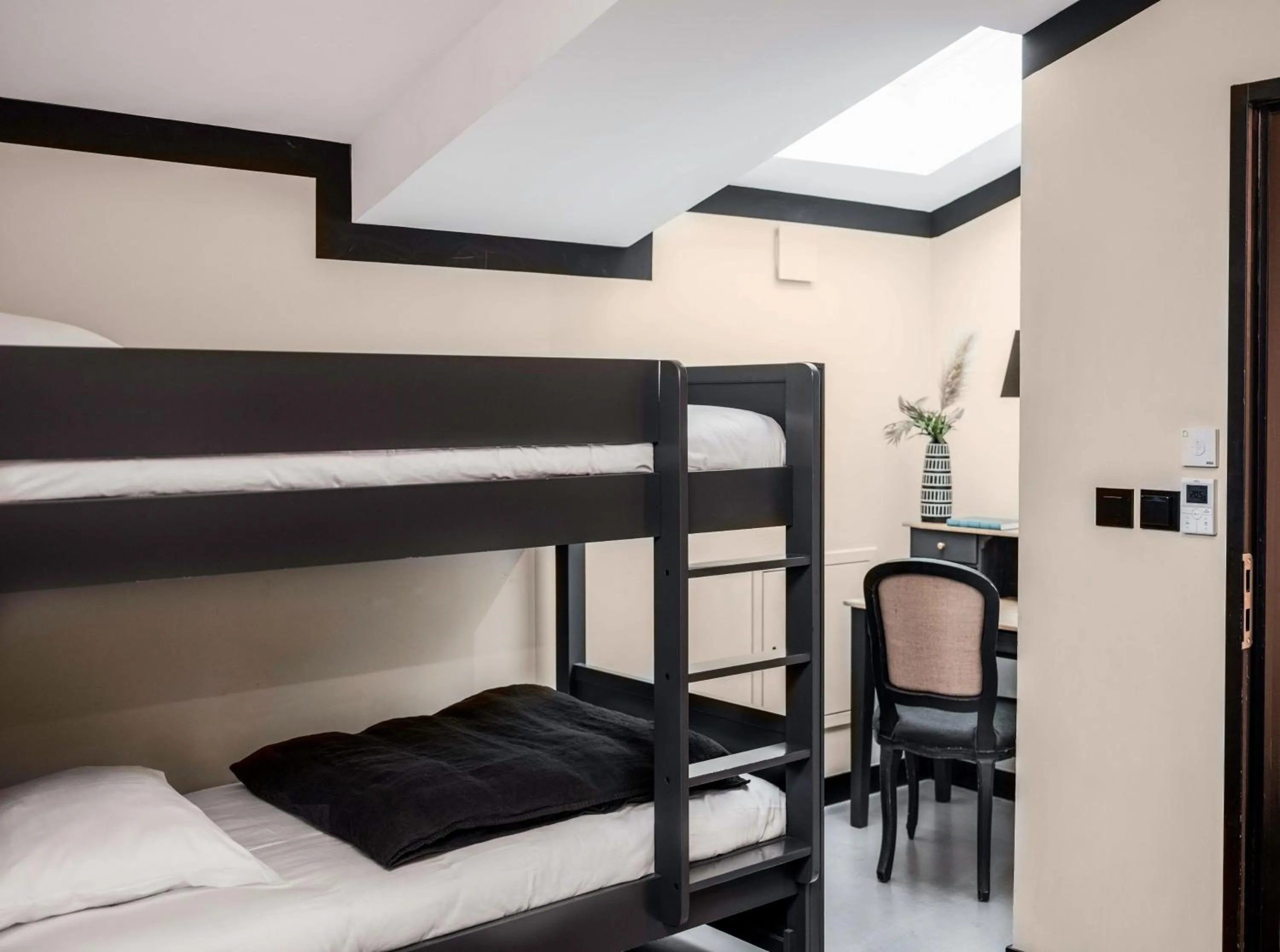 bunk bed, Bed in Maisons du Monde Hôtel & Suites - Marseille Vieux Port