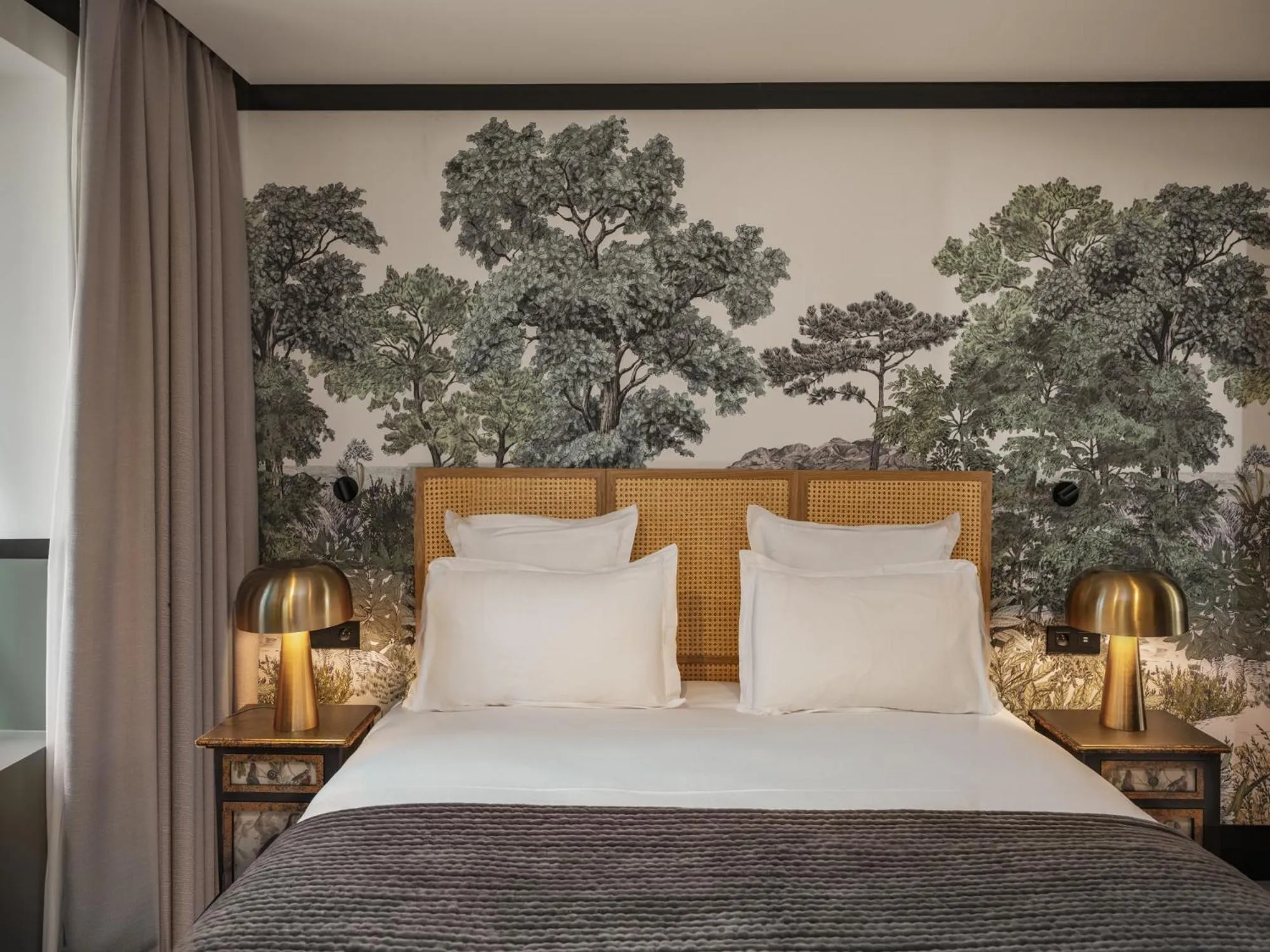 Living room, Bed in Maisons du Monde Hôtel & Suites - Marseille Vieux Port