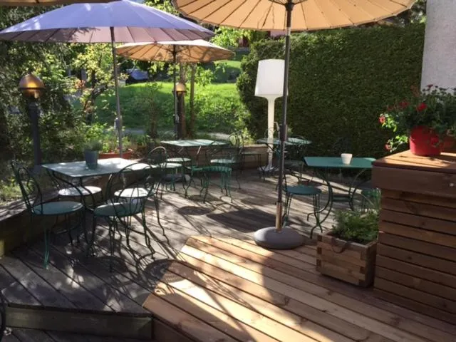 Patio in Hôtel Restaurant La Tourmaline