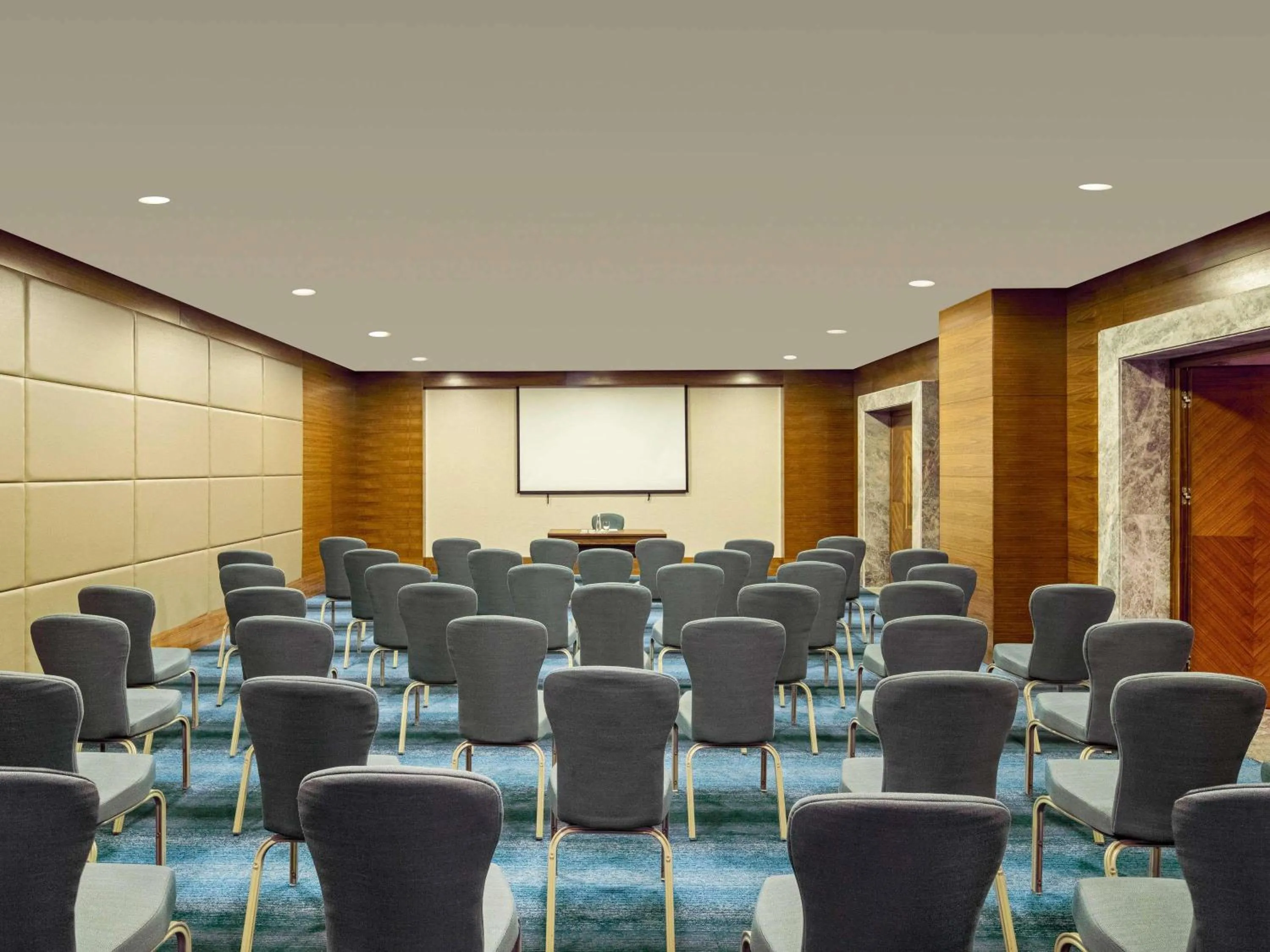 Meeting/conference room in Mövenpick Hotel & Thermal Spa Bursa