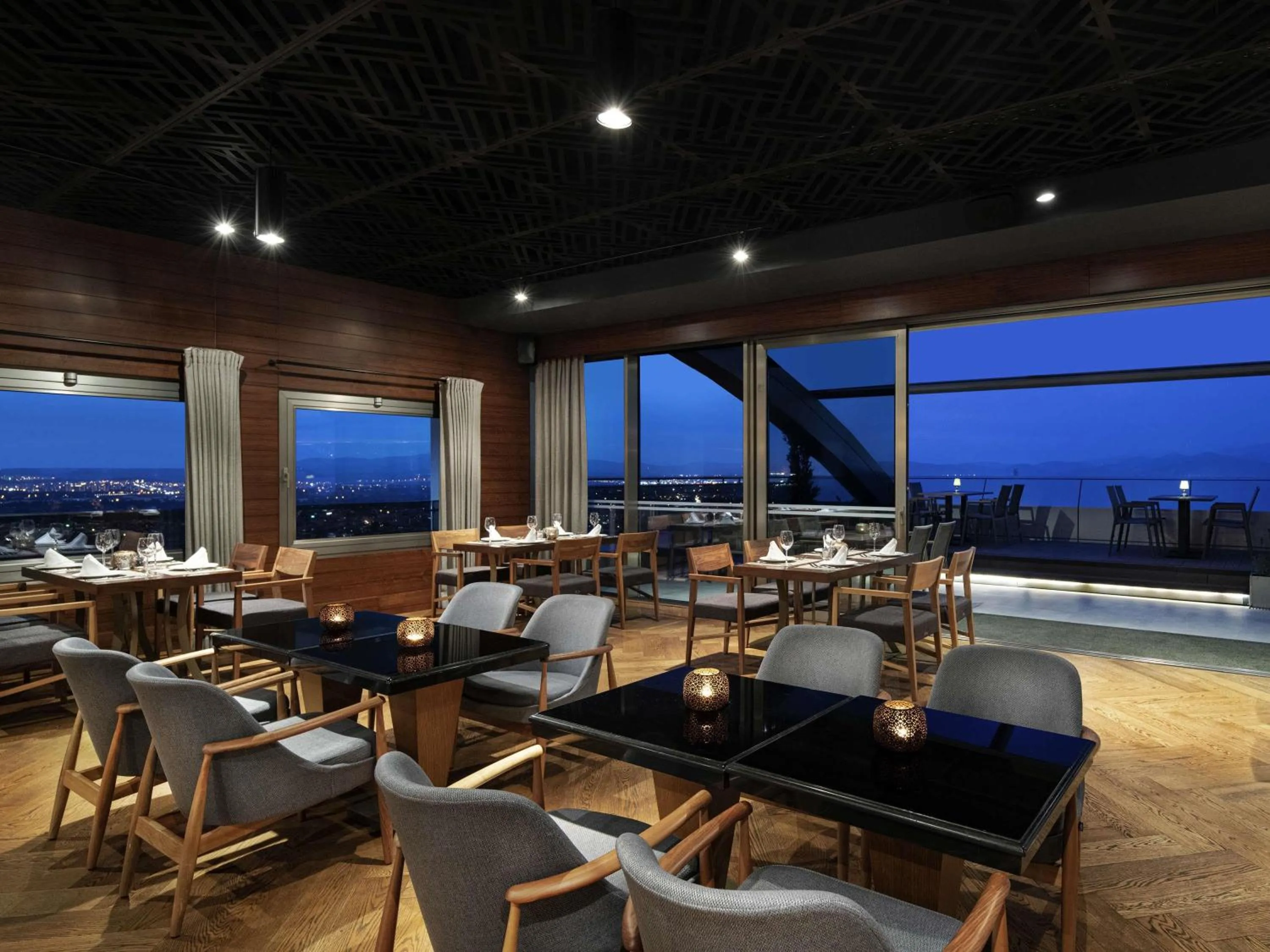 Lounge or bar in Mövenpick Hotel & Thermal Spa Bursa