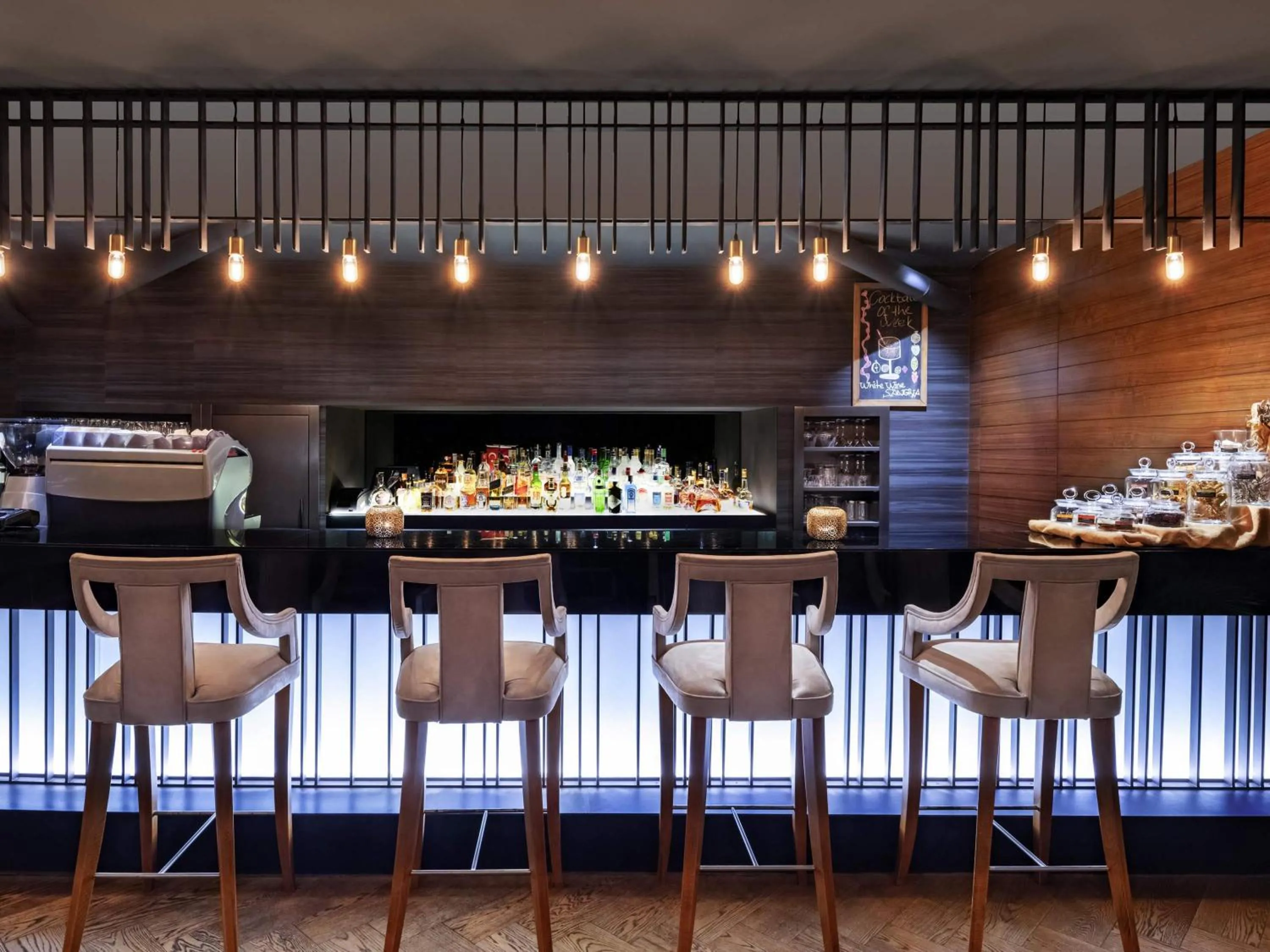 Lounge or bar in Mövenpick Hotel & Thermal Spa Bursa