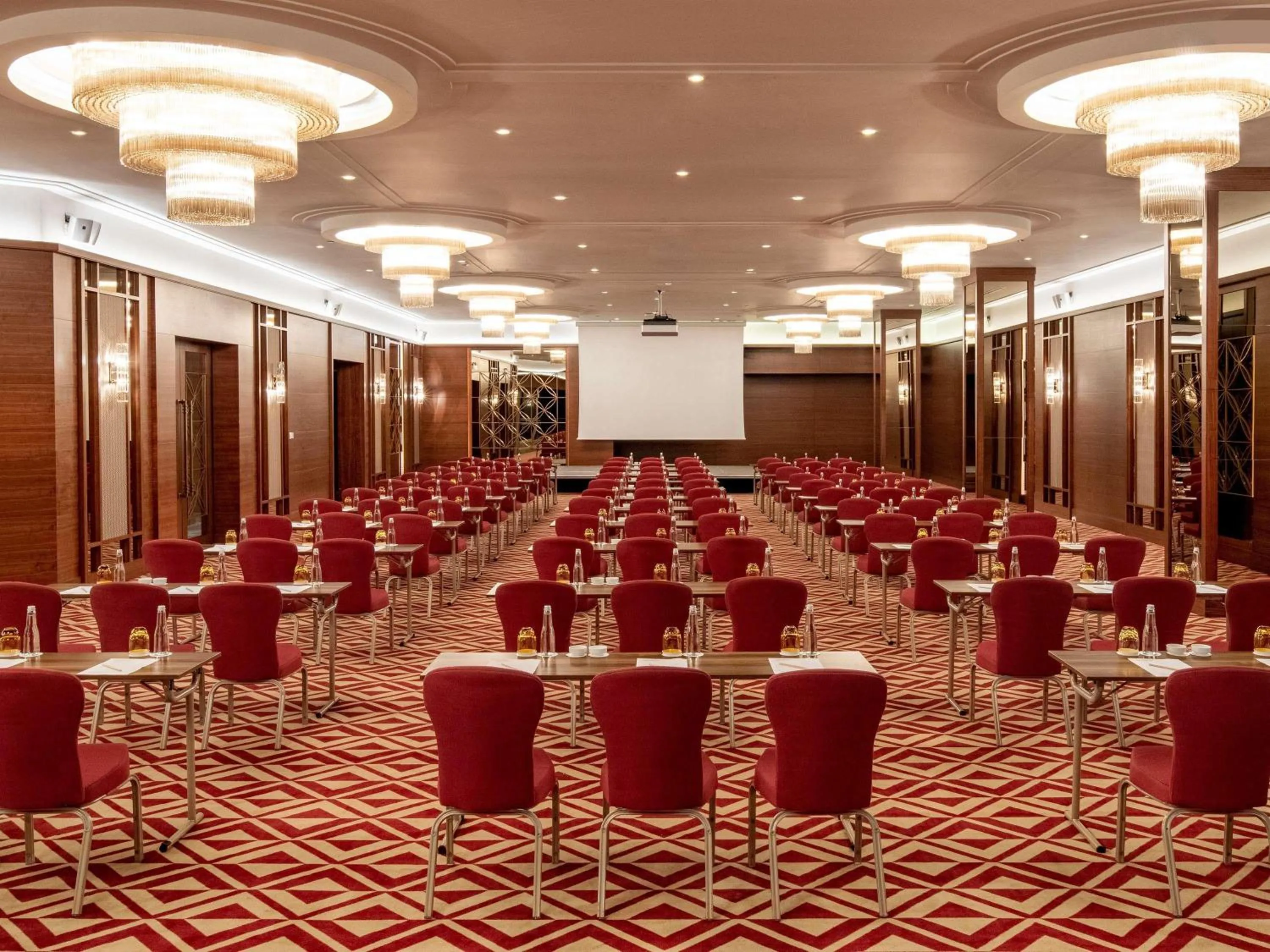 Meeting/conference room in Mövenpick Hotel & Thermal Spa Bursa