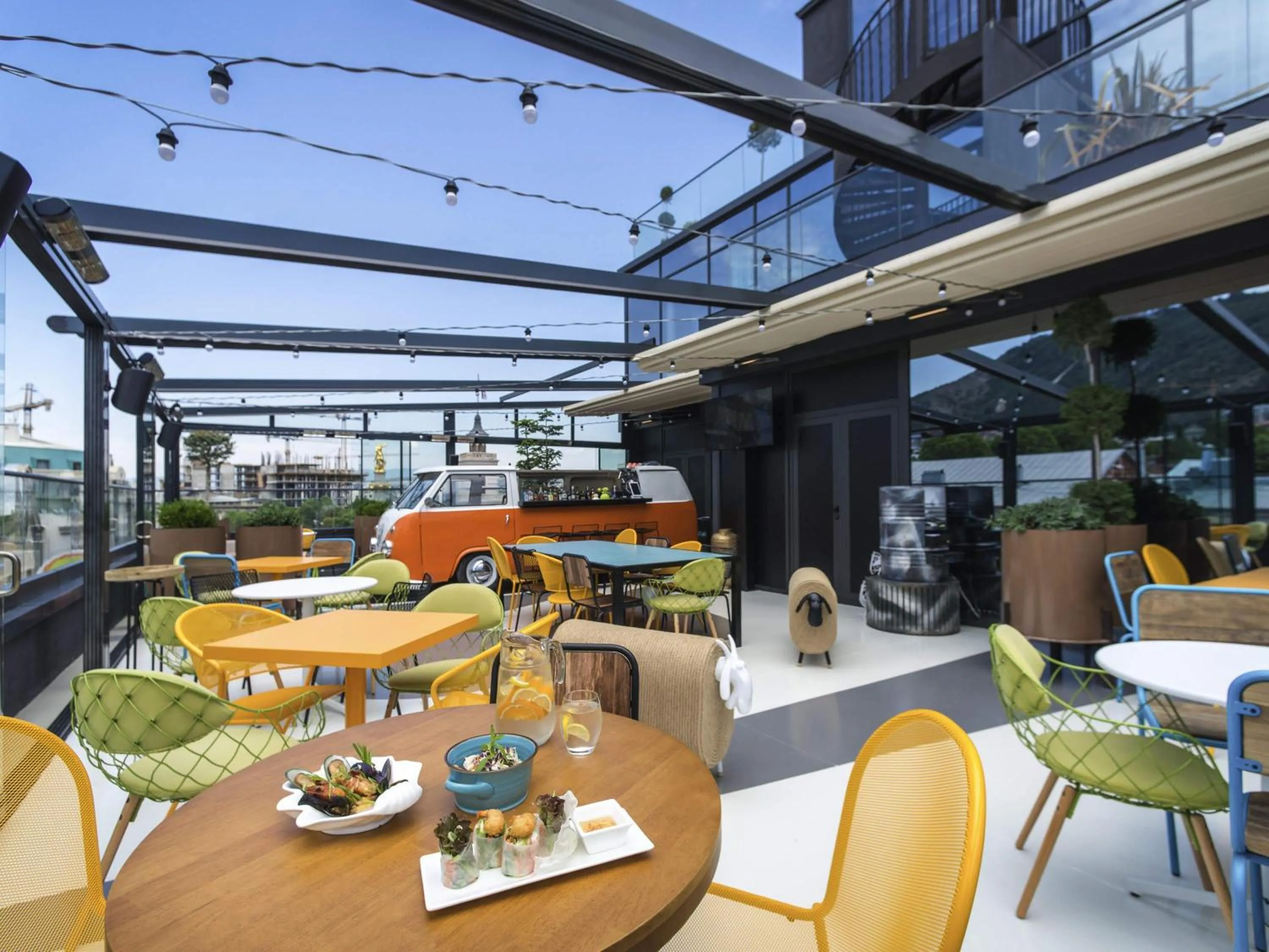 Lounge or bar in ibis Styles Tbilisi Center