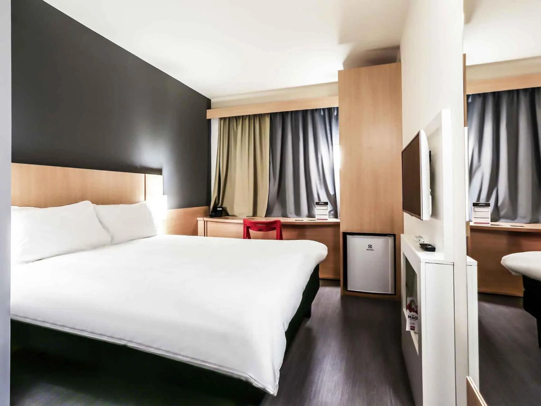 Property building, Bed in ibis Sinop