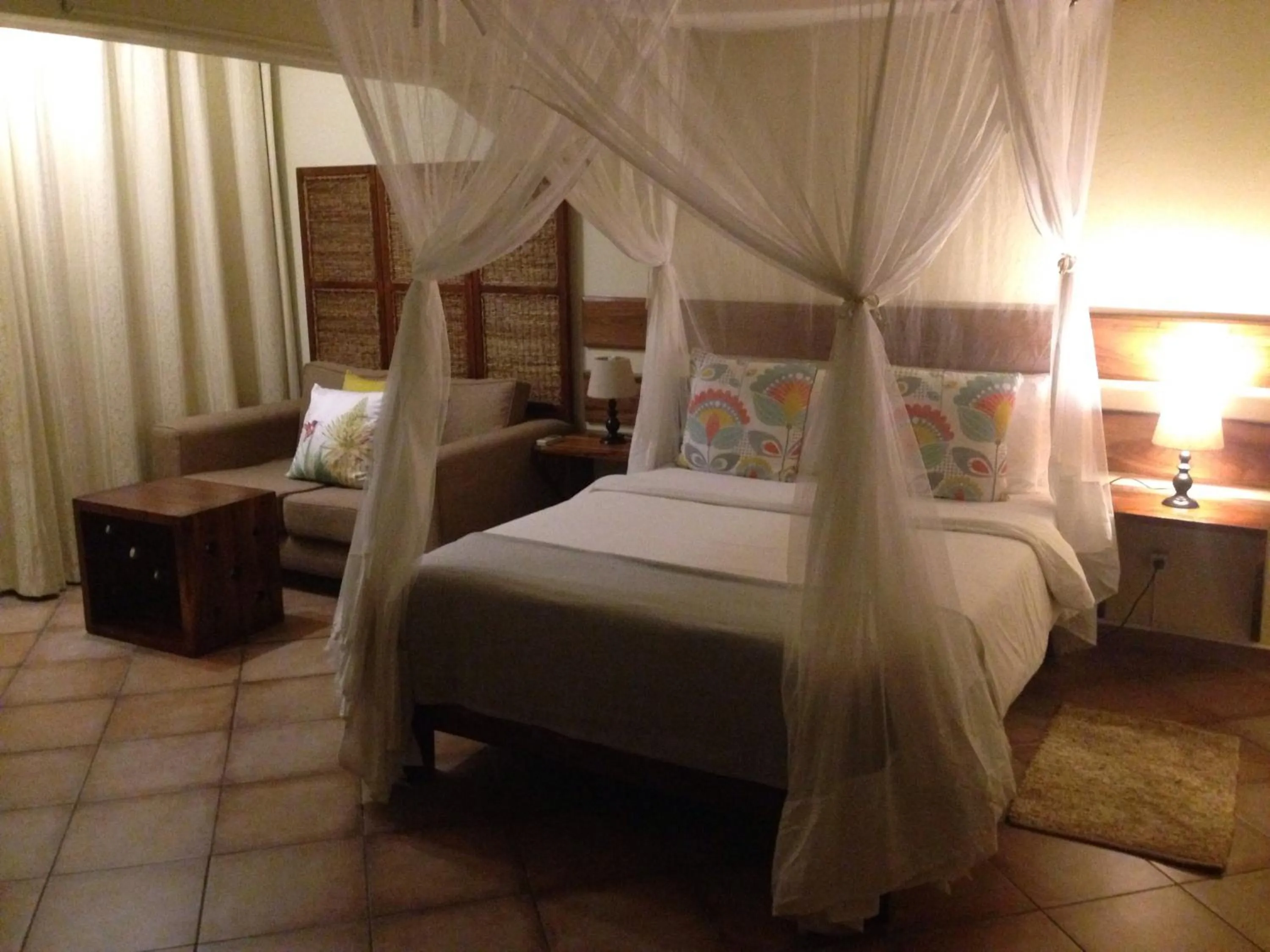 Bed in Sundown Guest House Maputo