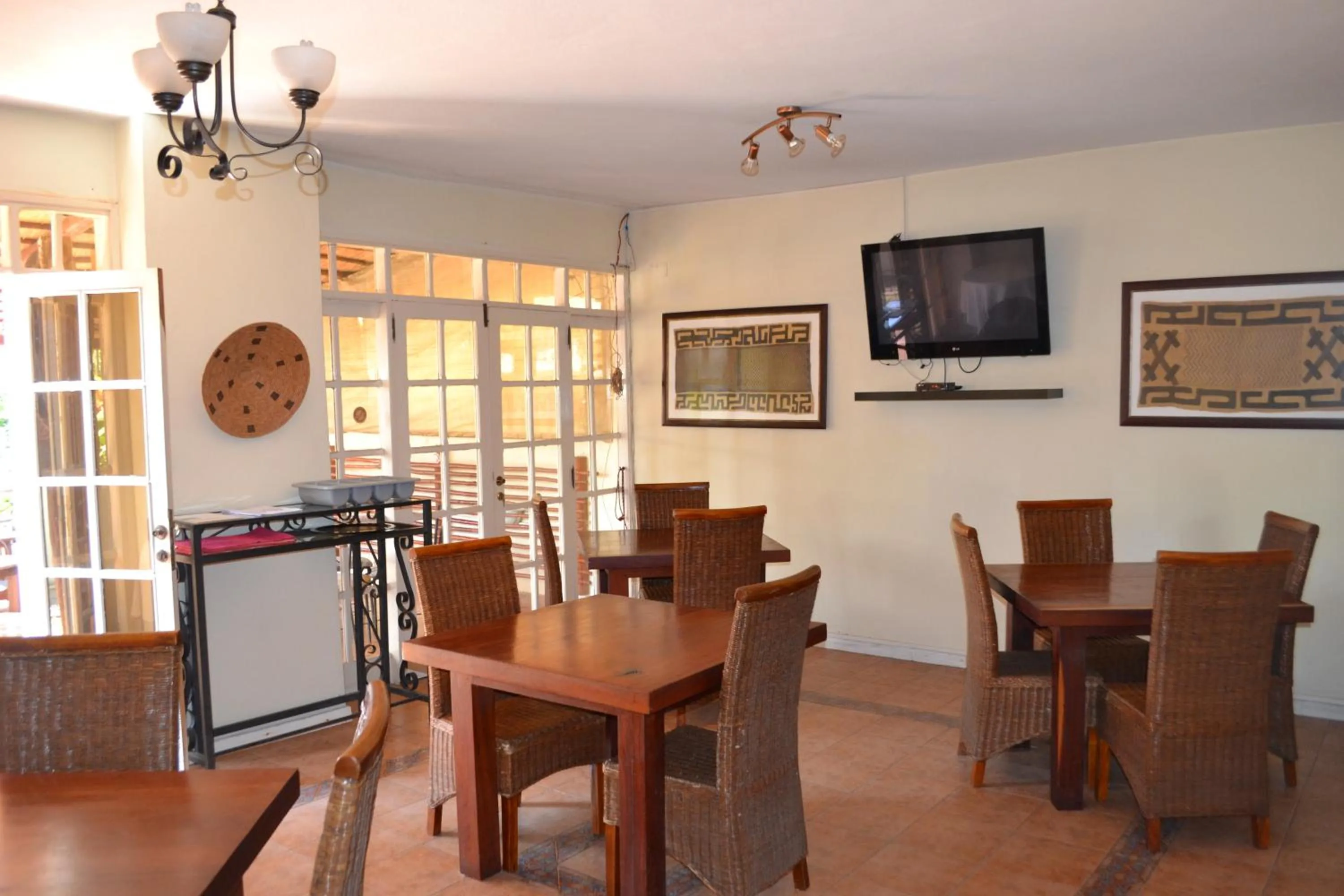 Restaurant/places to eat in Sundown Guest House Maputo