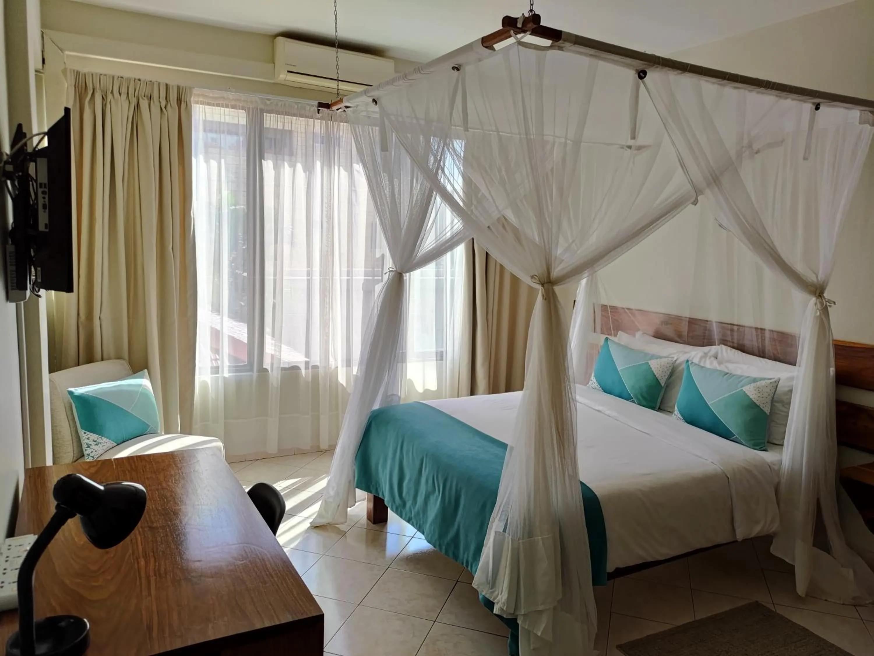 Bed in Sundown Guest House Maputo