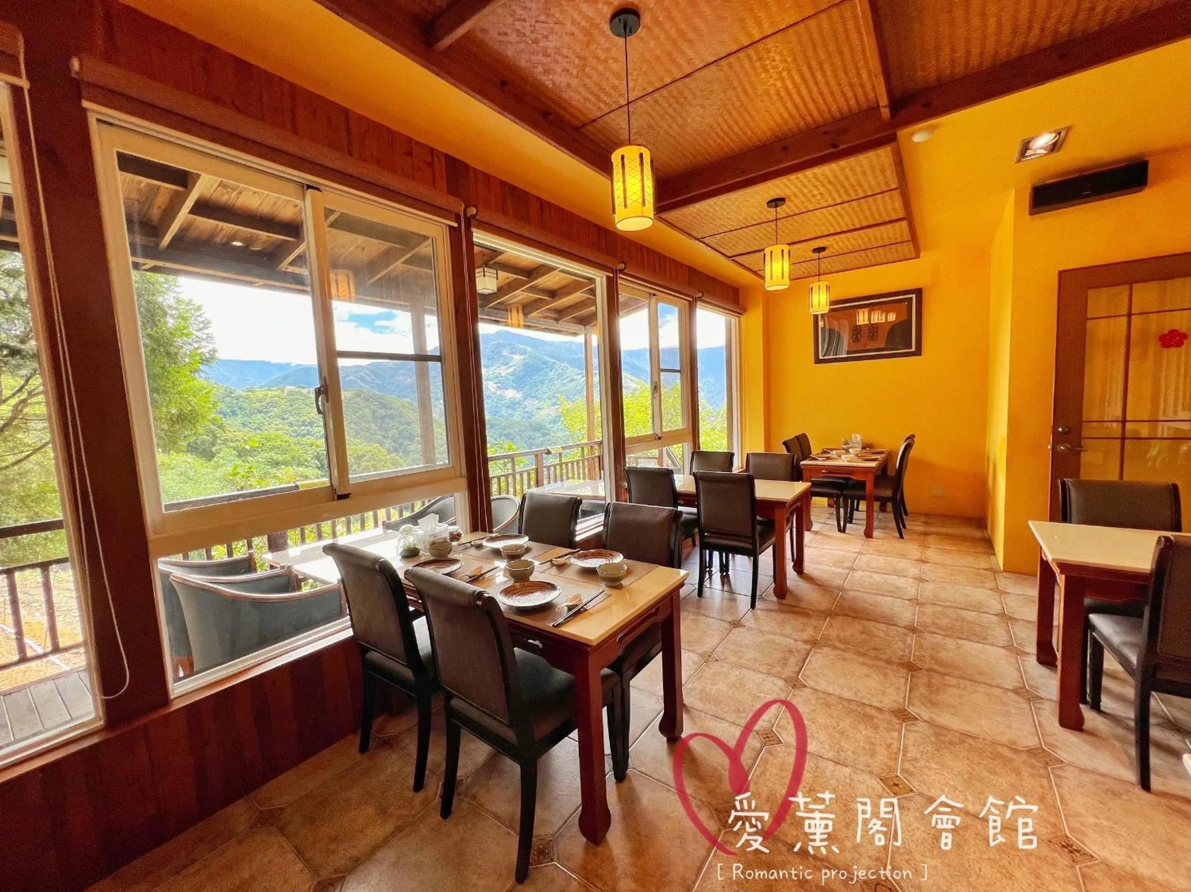 Restaurant/places to eat in I-think Resort