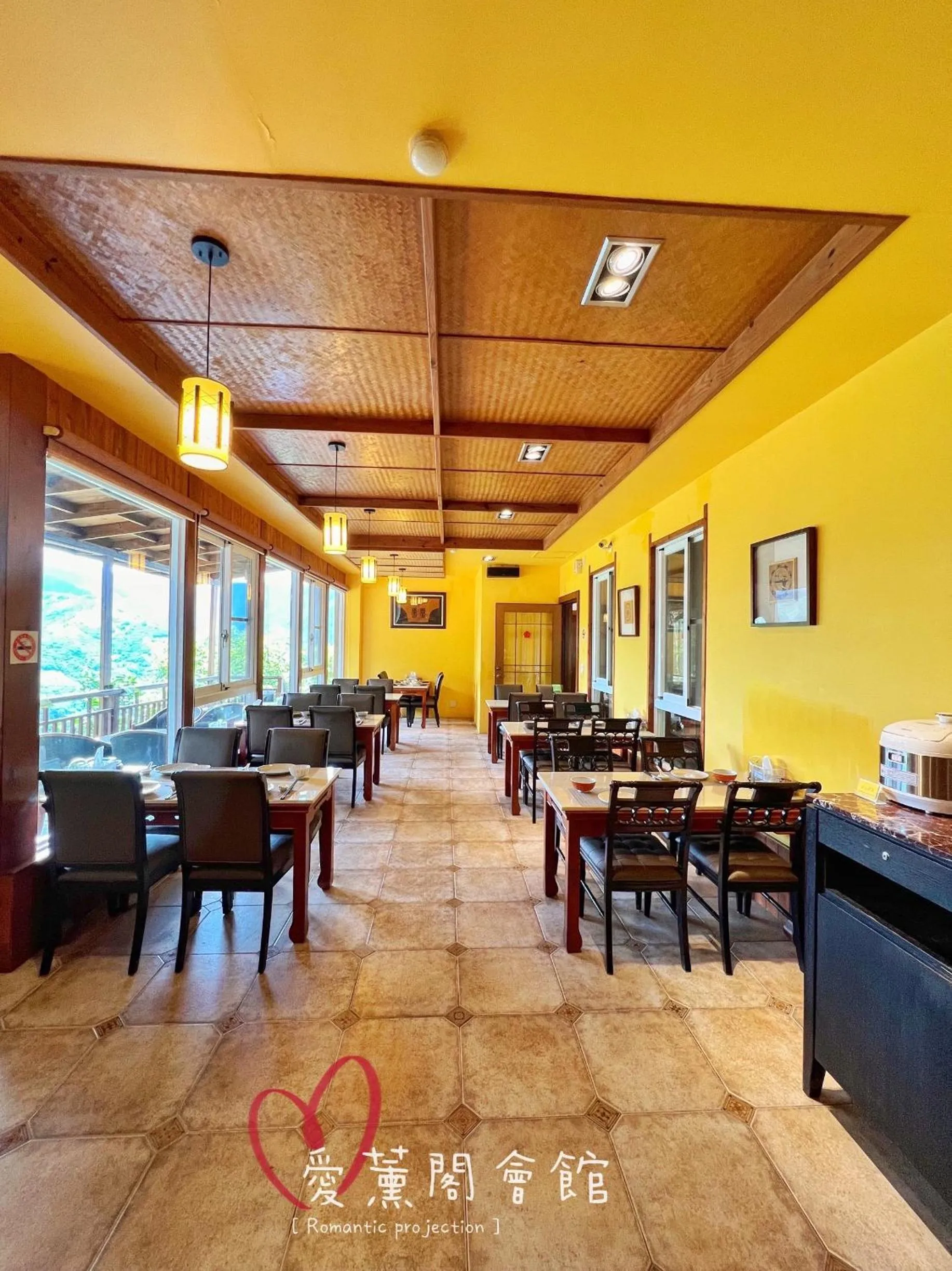 Restaurant/places to eat in I-think Resort