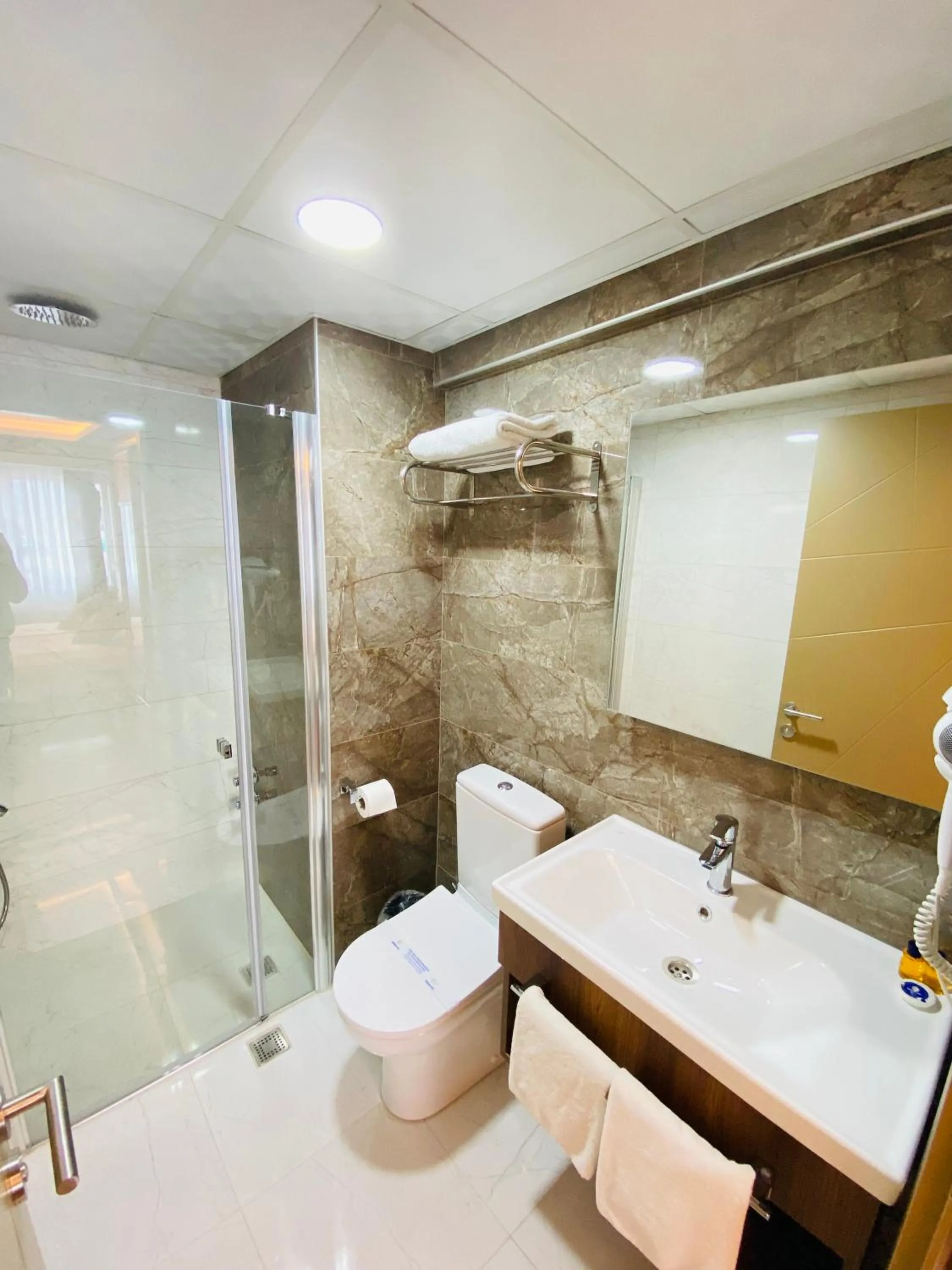 Bathroom in Hakcan Hotel