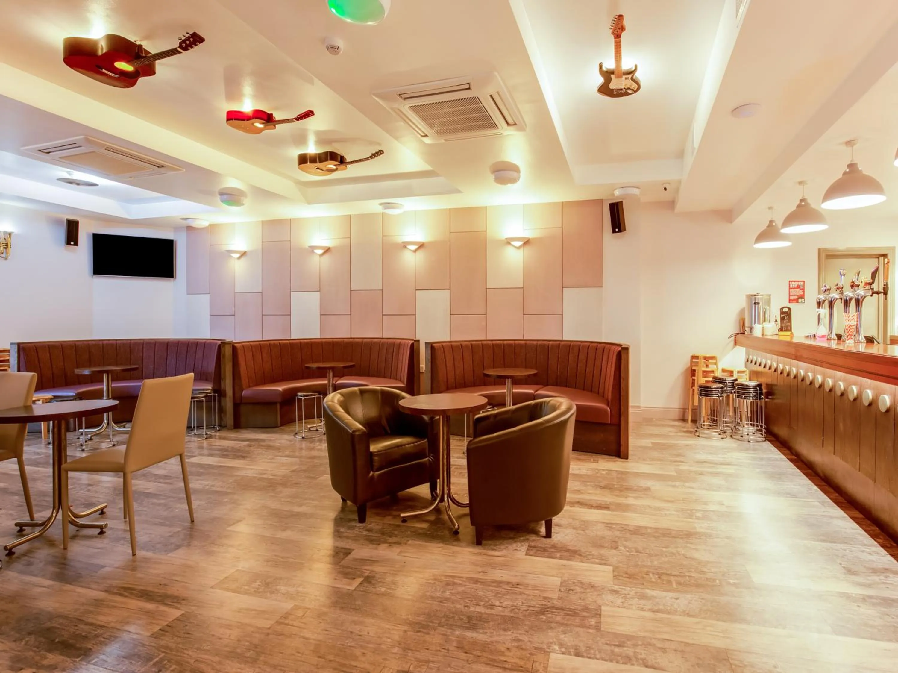 Lounge or bar in Padarn Hotel