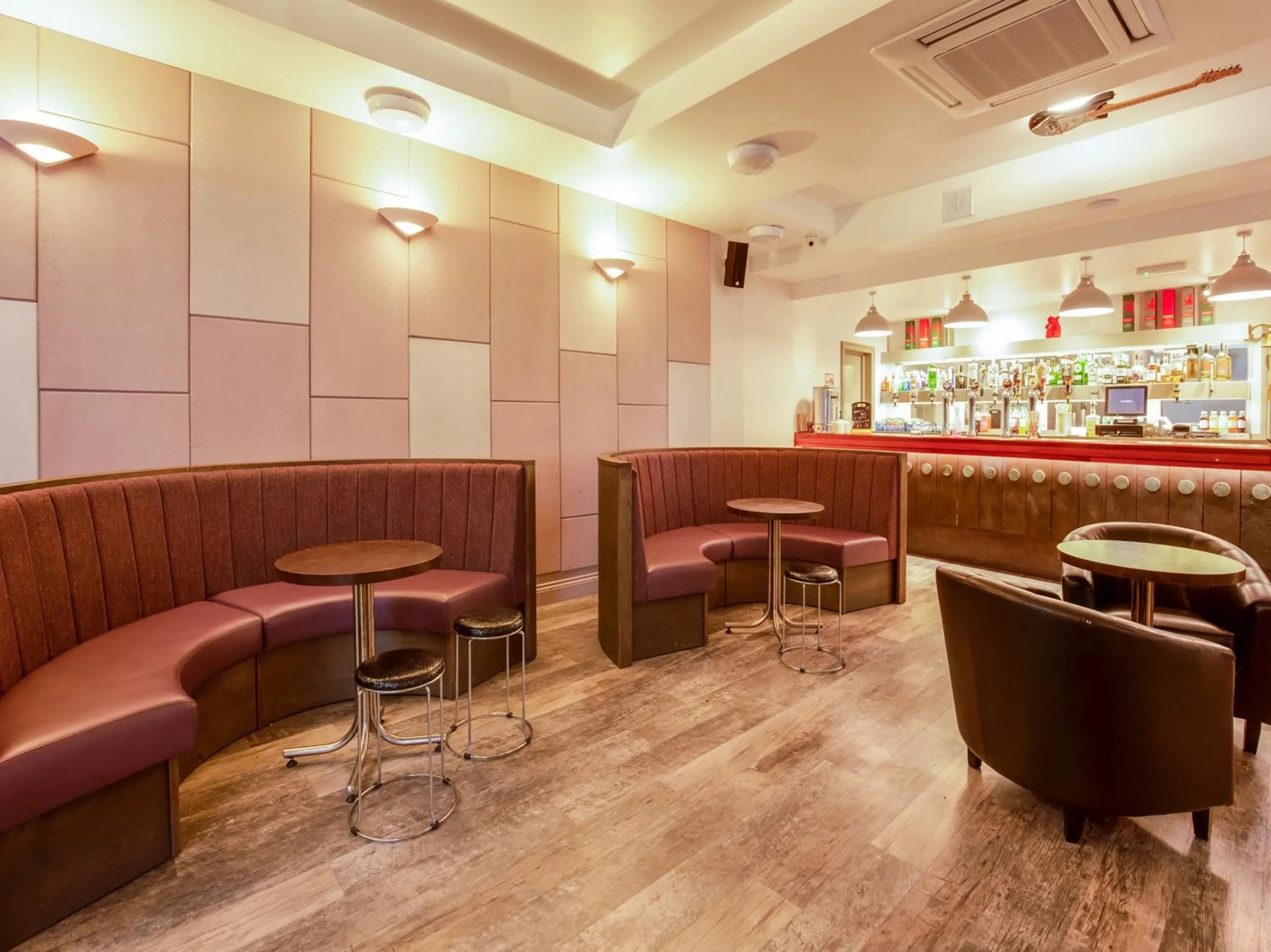 Lounge or bar in Padarn Hotel