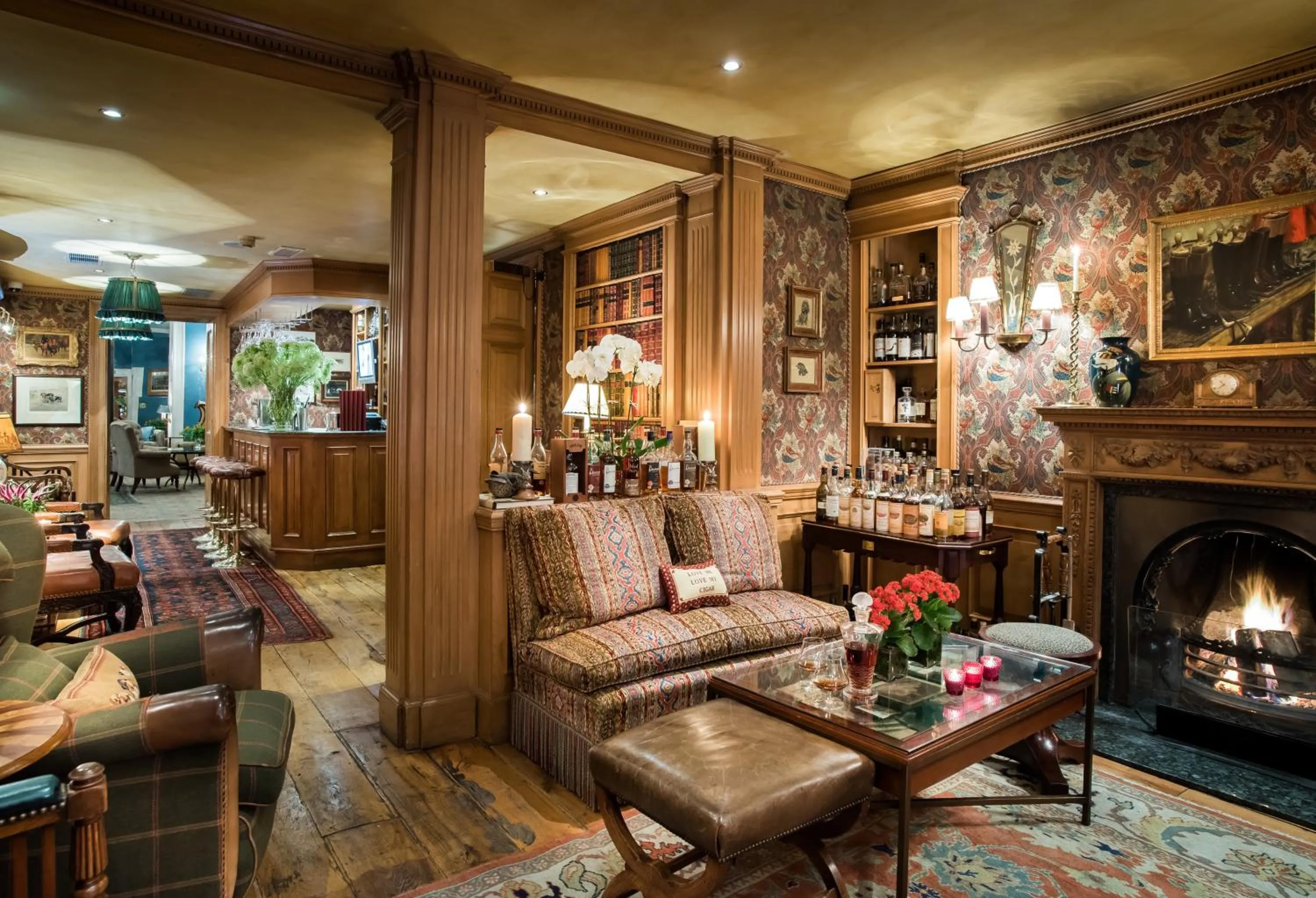 Lounge or bar in Summer Lodge Country House Hotel