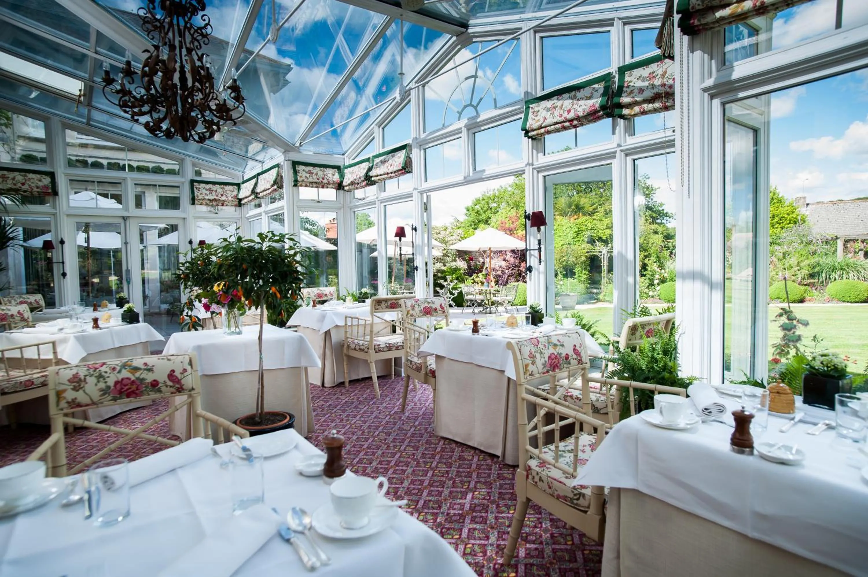 Restaurant/places to eat in Summer Lodge Country House Hotel