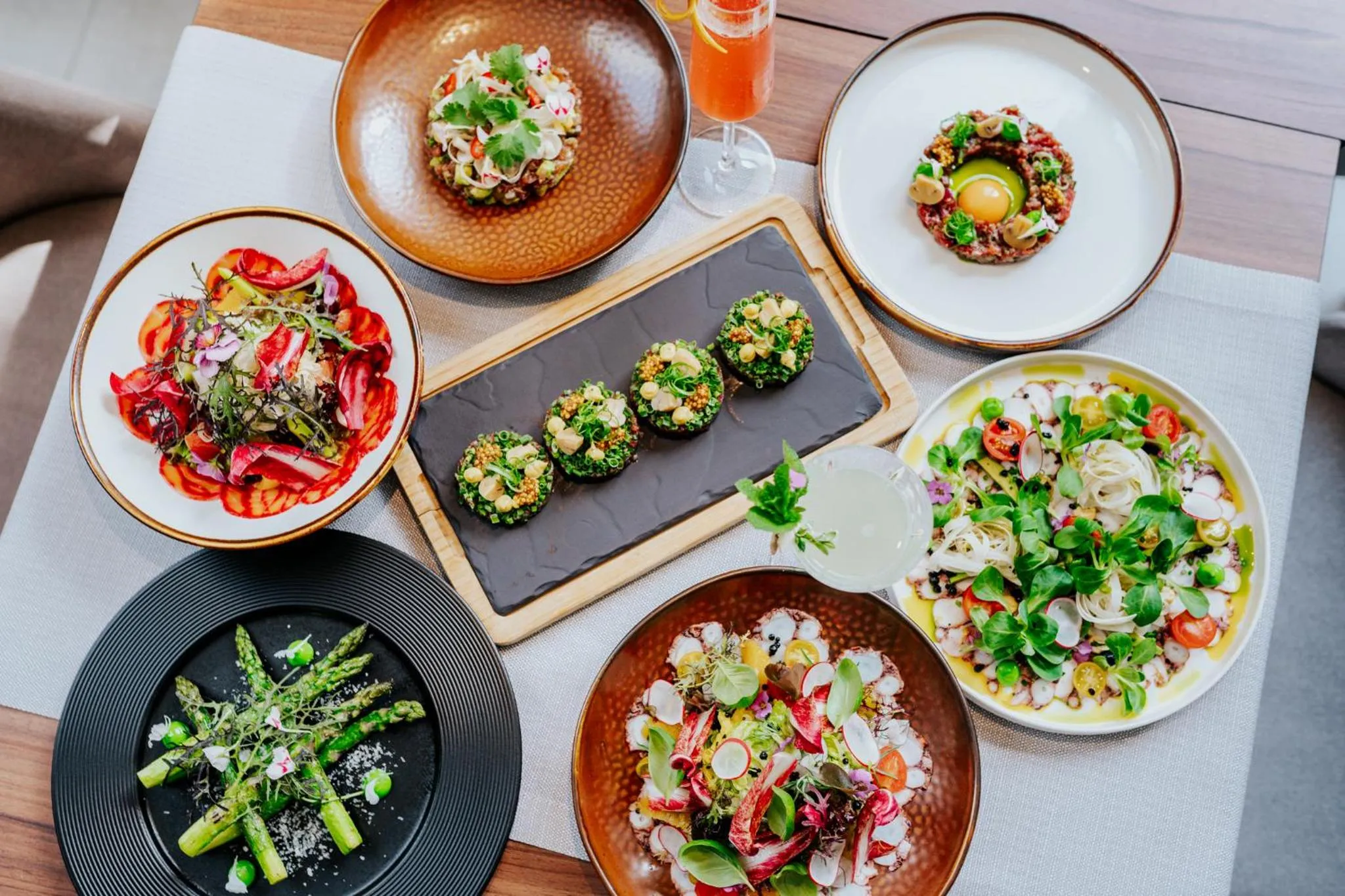 Restaurant/places to eat in Grand Ascot Hotel