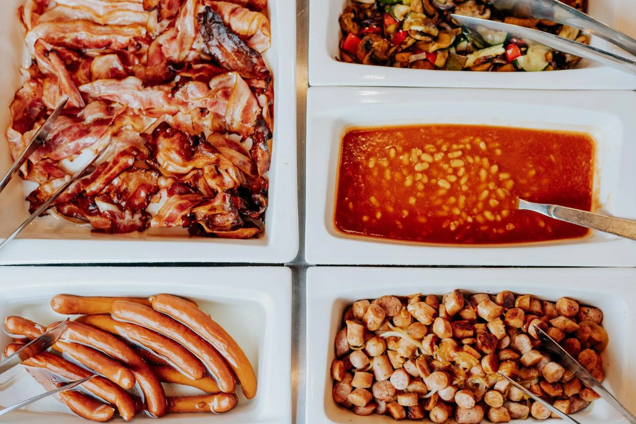 Restaurant/places to eat in Grand Ascot Hotel