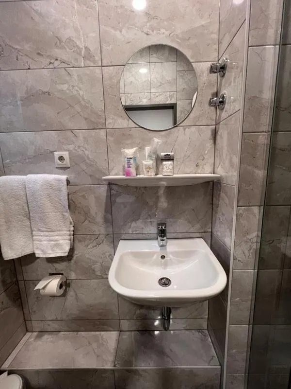 Bathroom in Hotel Dietrichsdorfer Hof