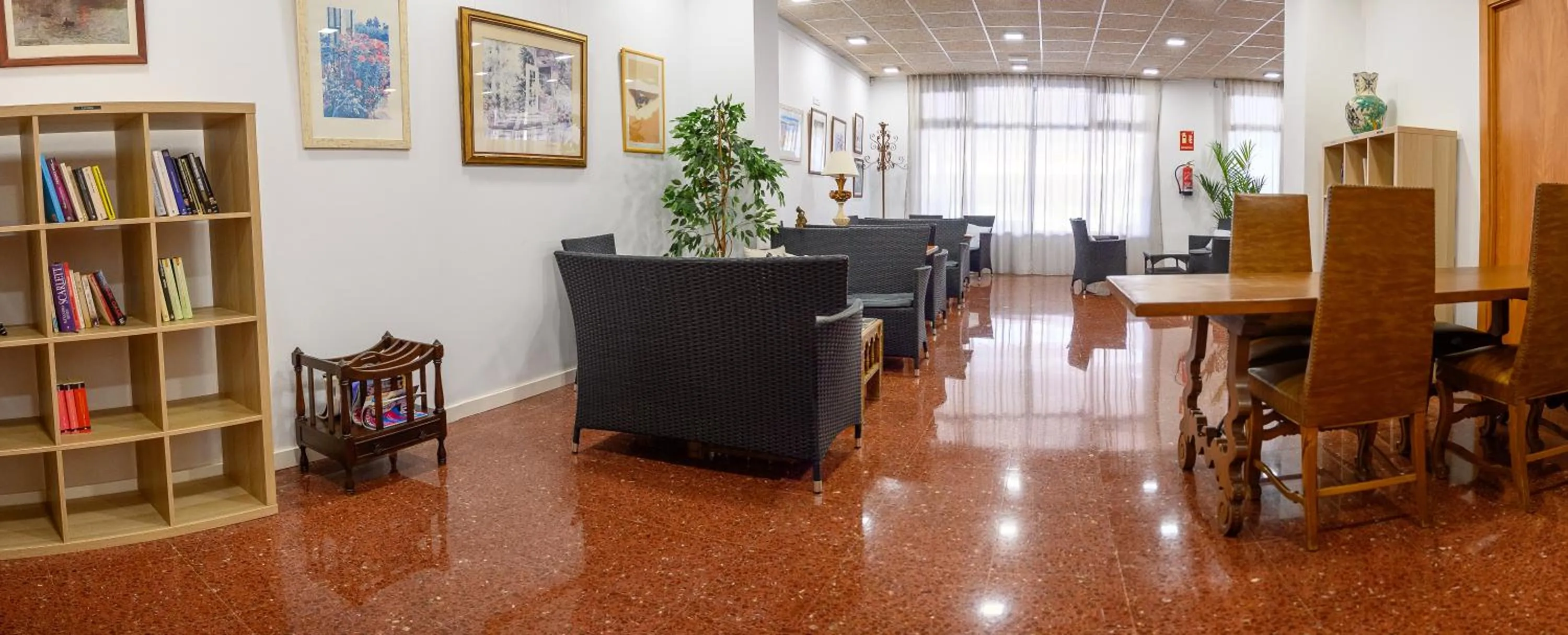 Library in Albatros Family