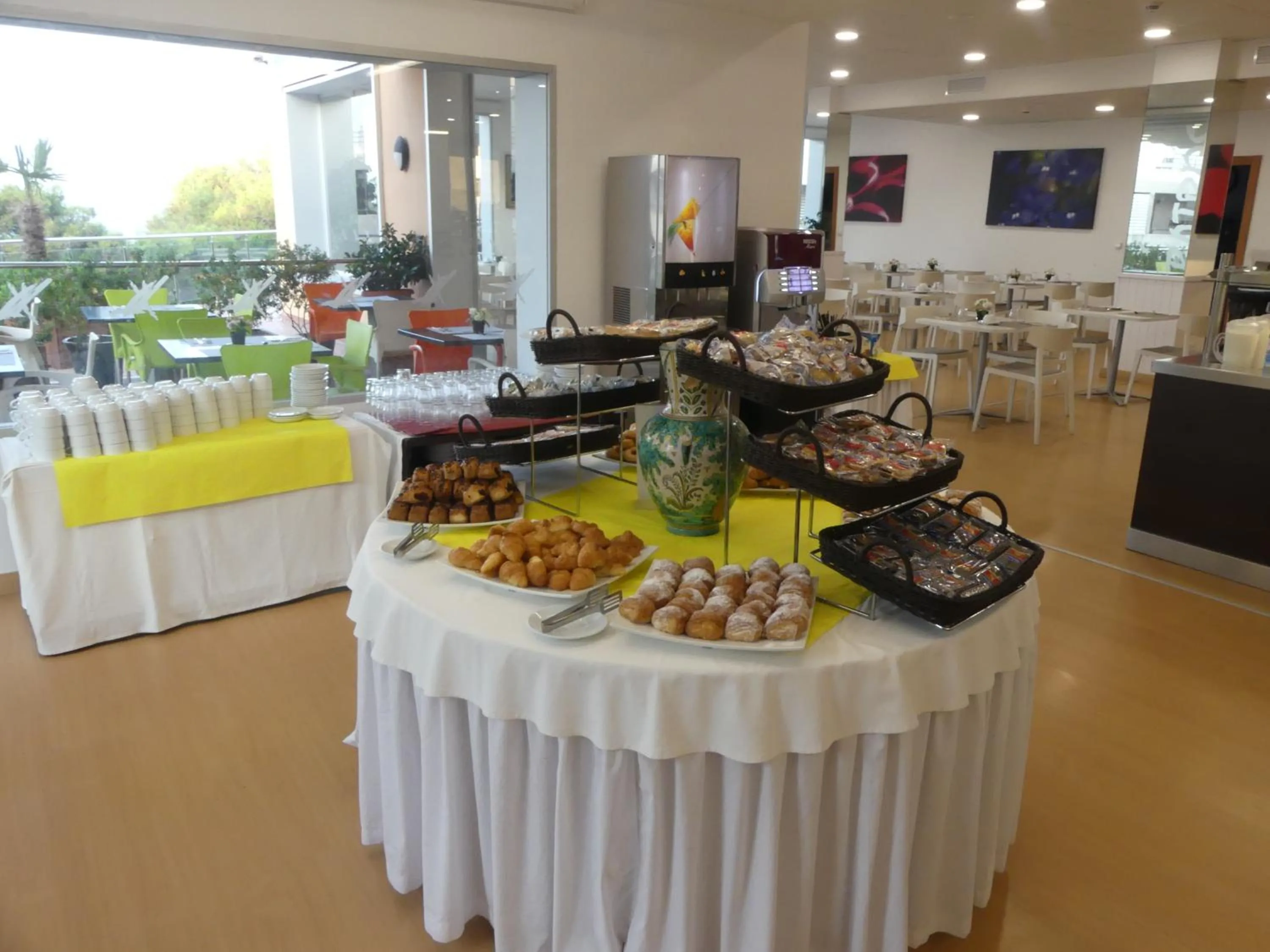 Breakfast in Albatros Family