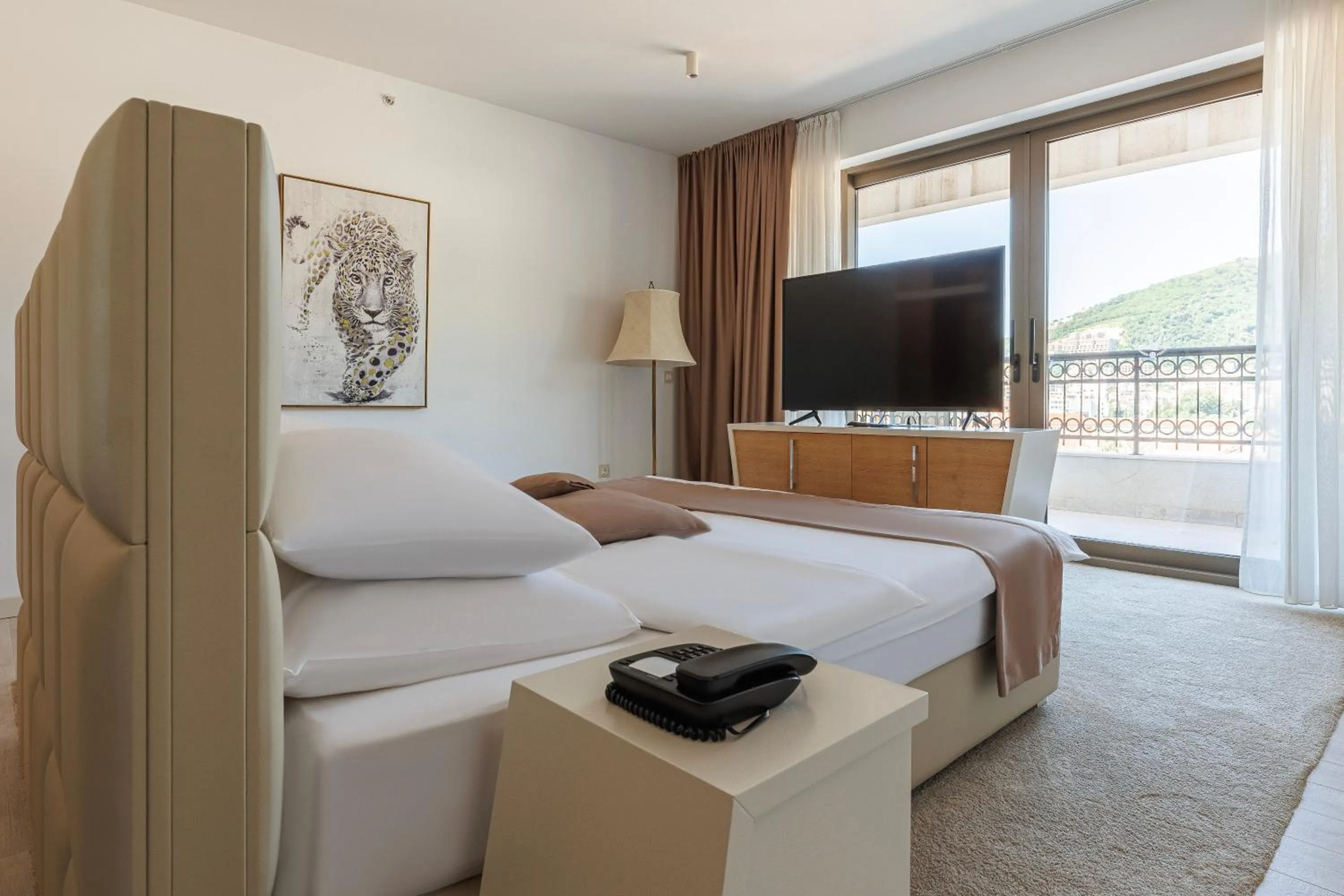 Bed in Hotel Kadmo by Aycon