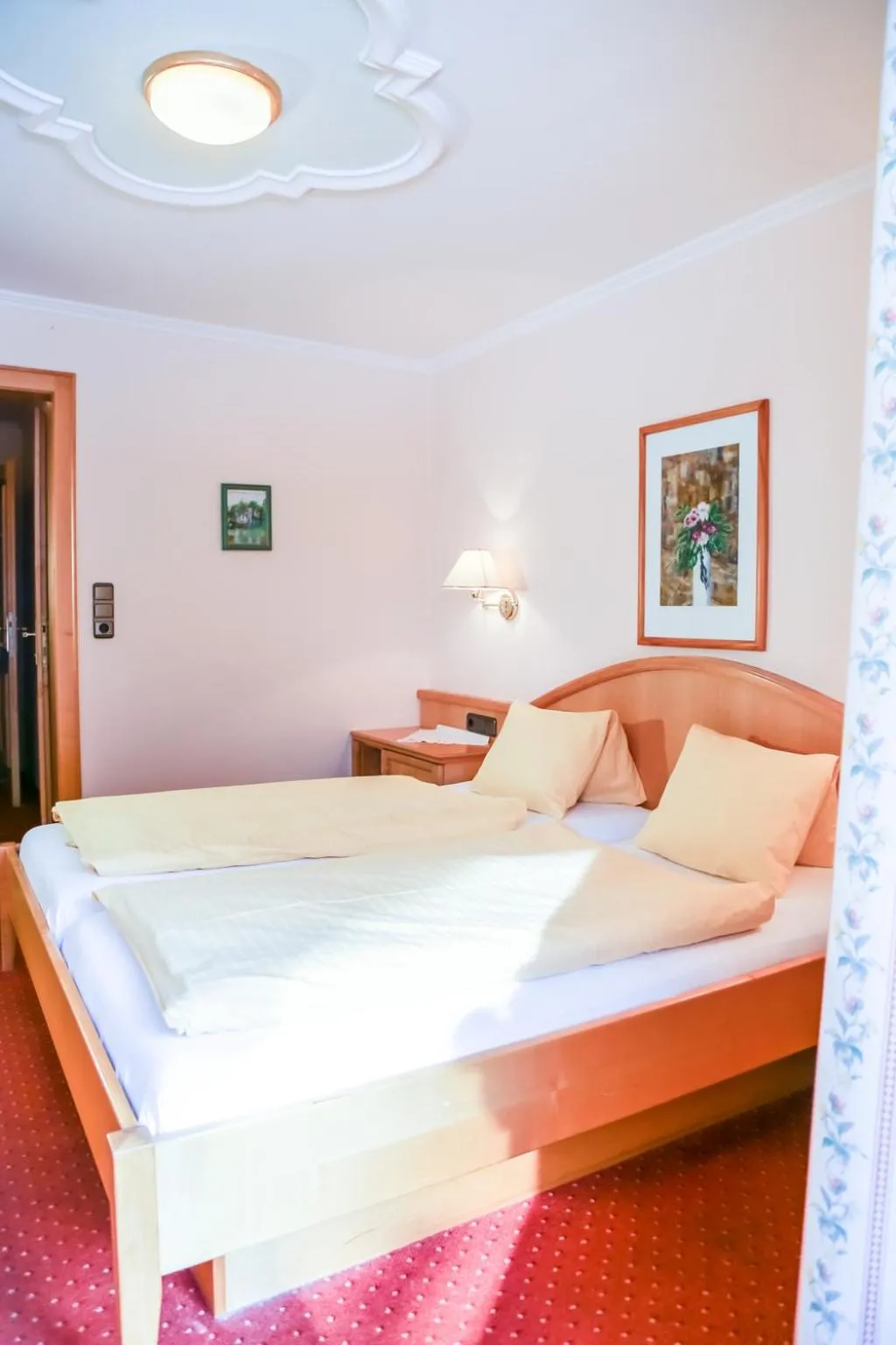 Photo of the whole room, Bed in Gasthof Simmerlwirt