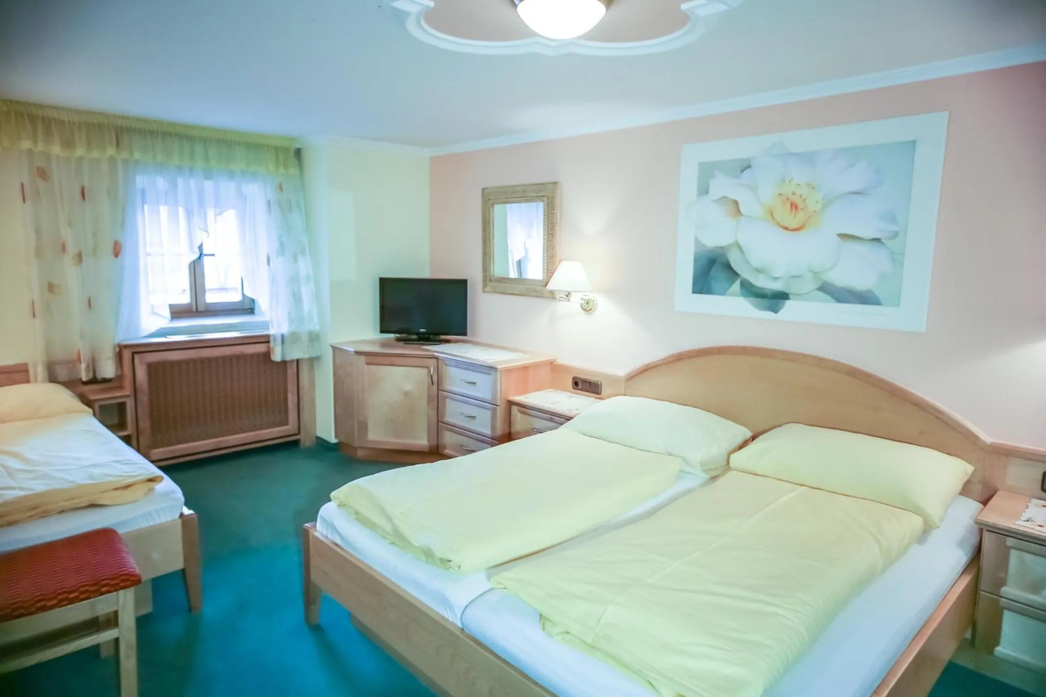 Photo of the whole room, Bed in Gasthof Simmerlwirt