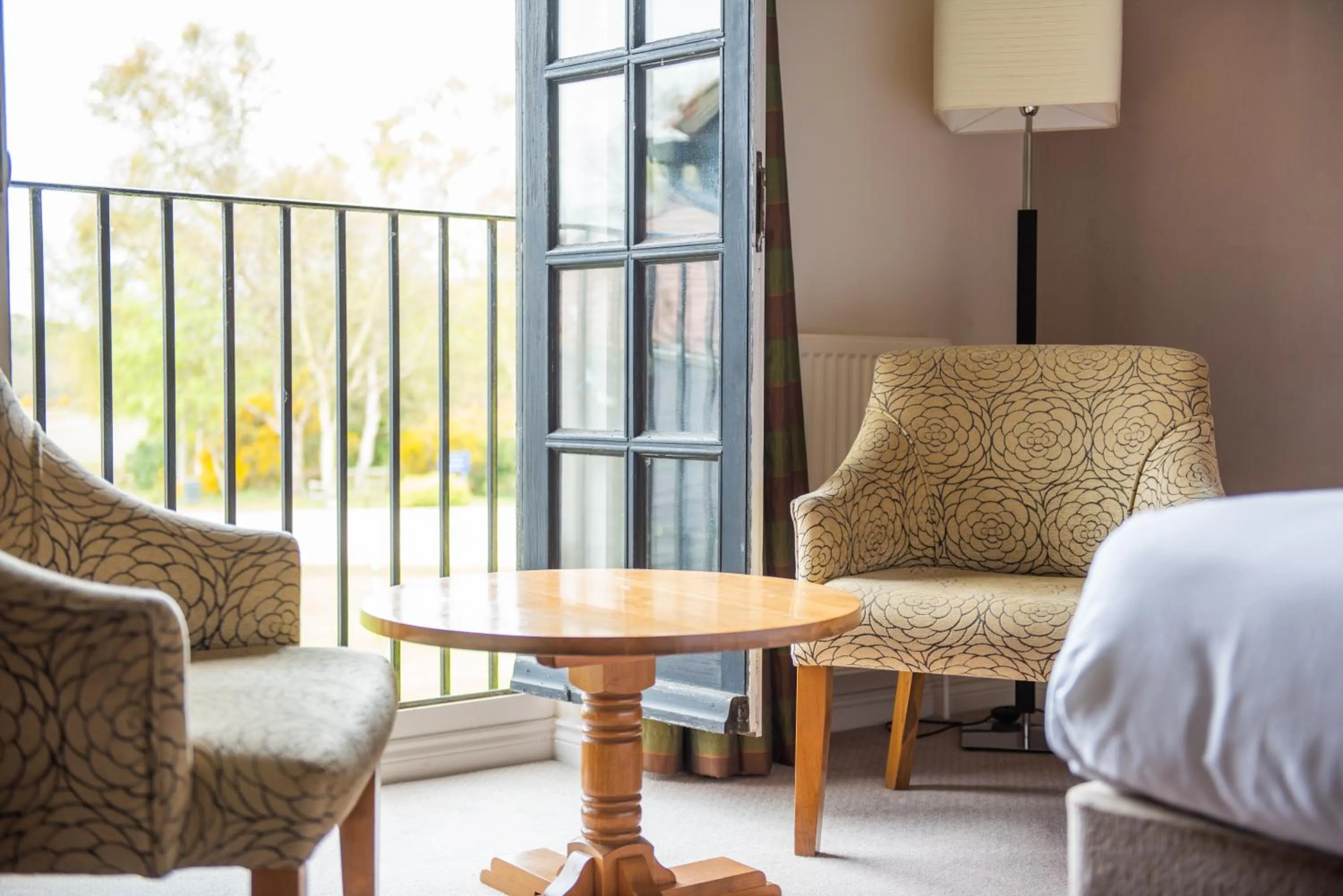 Seating area, Bed in Thorpeness Golf Club and Hotel