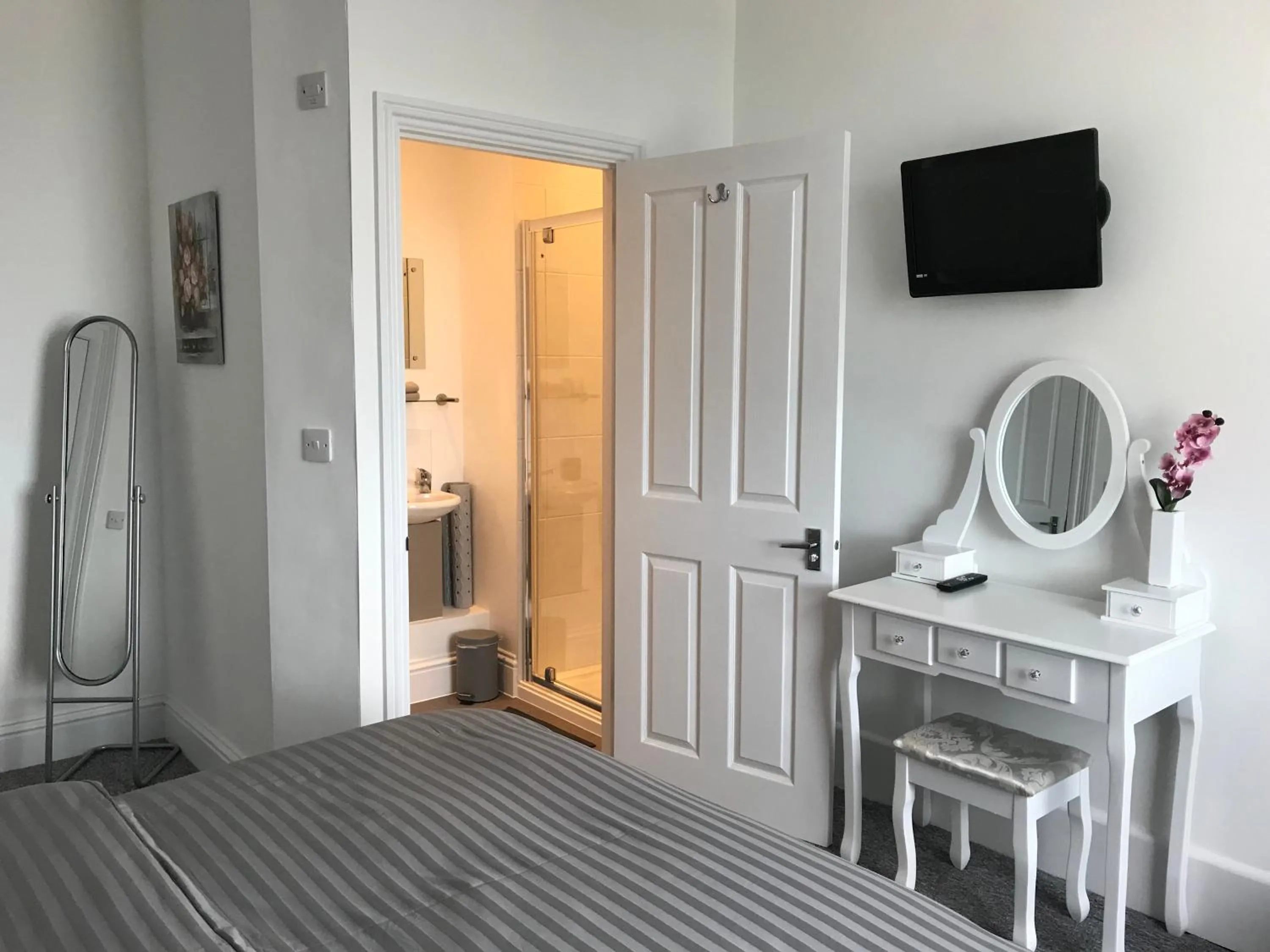 Bed in Sherwood Hotel