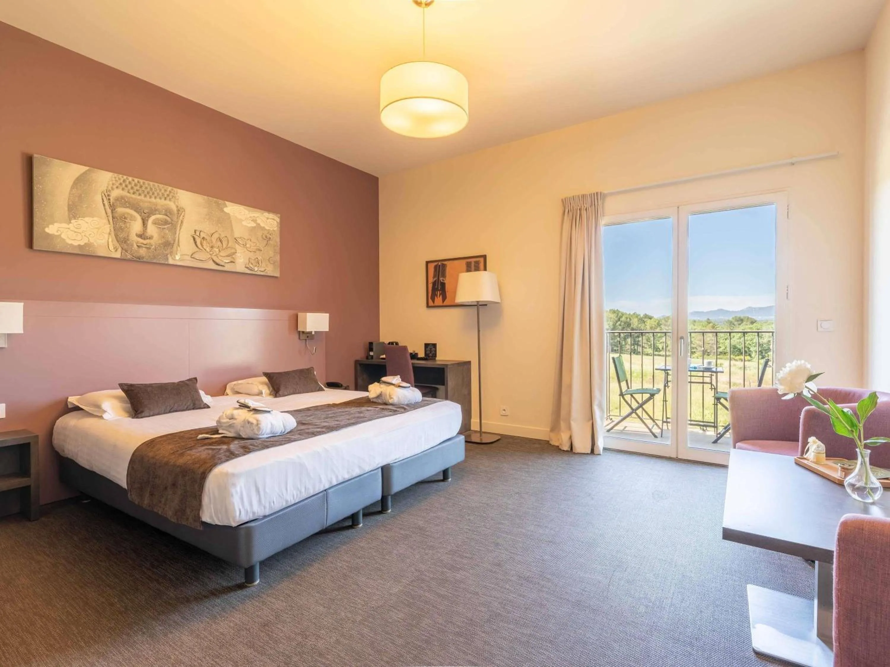 Bedroom, Bed in Mercure Aix-En-Provence Sainte-Victoire