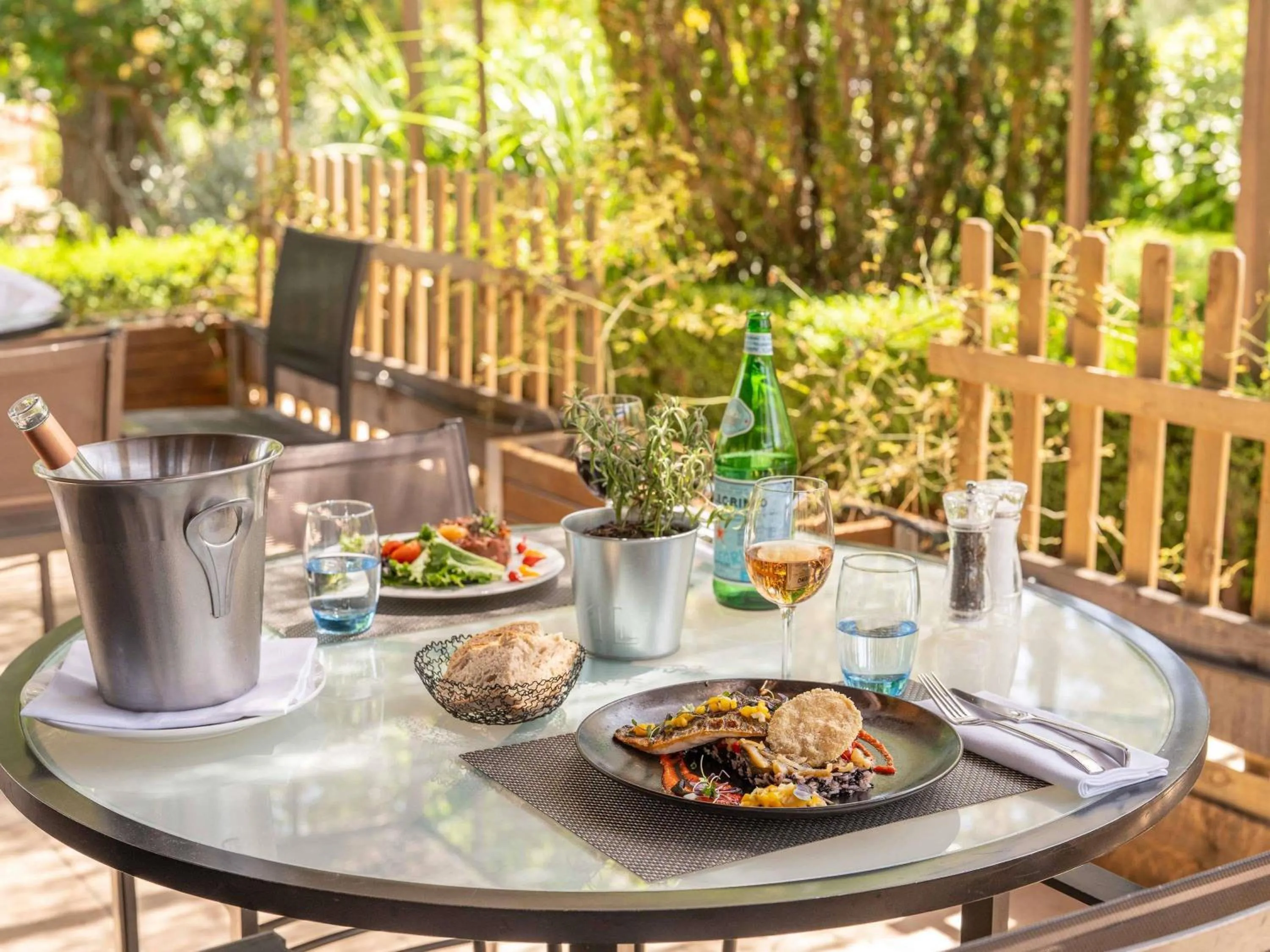 Restaurant/places to eat in Mercure Aix-En-Provence Sainte-Victoire