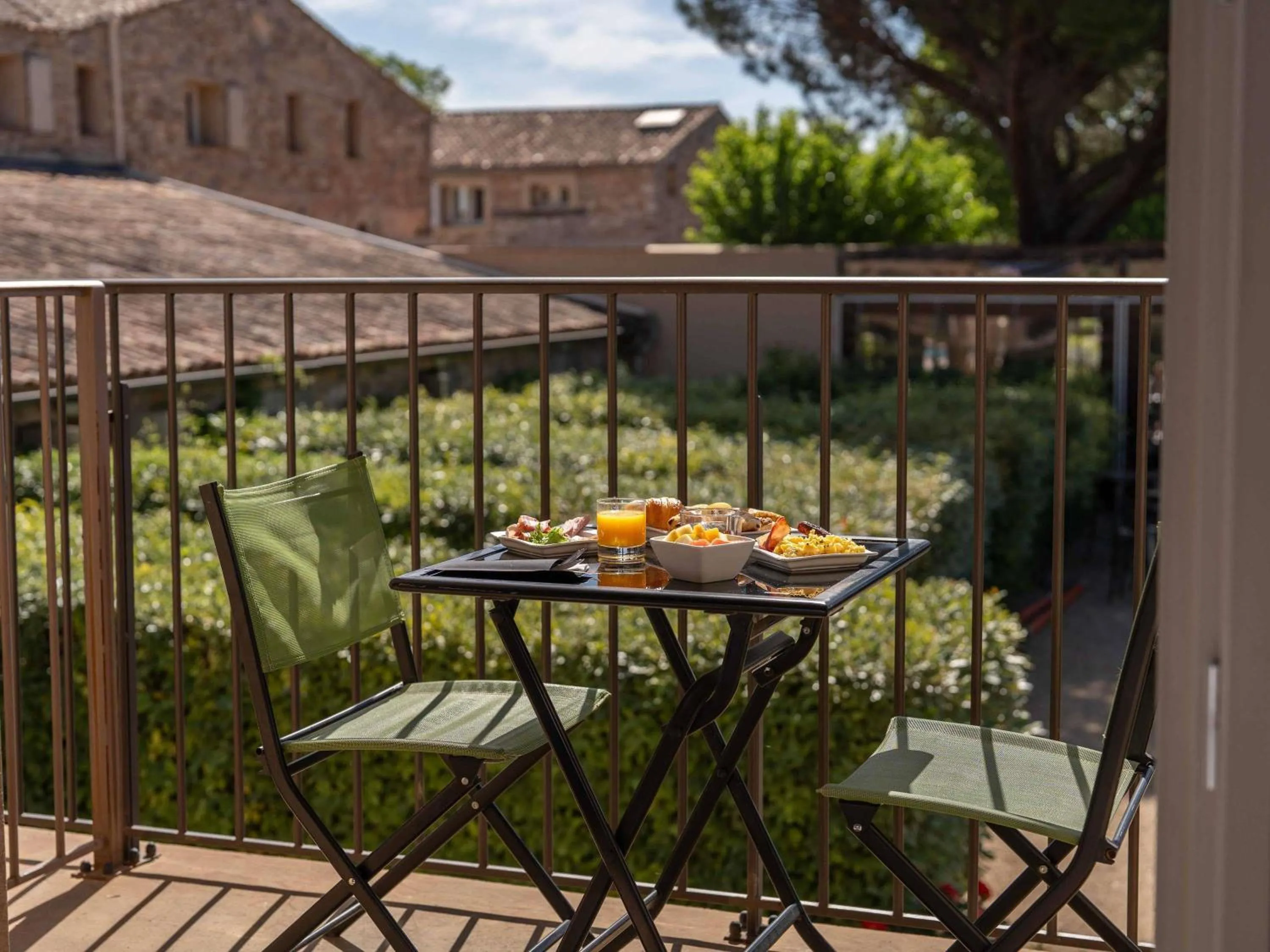 Bedroom in Mercure Aix-En-Provence Sainte-Victoire