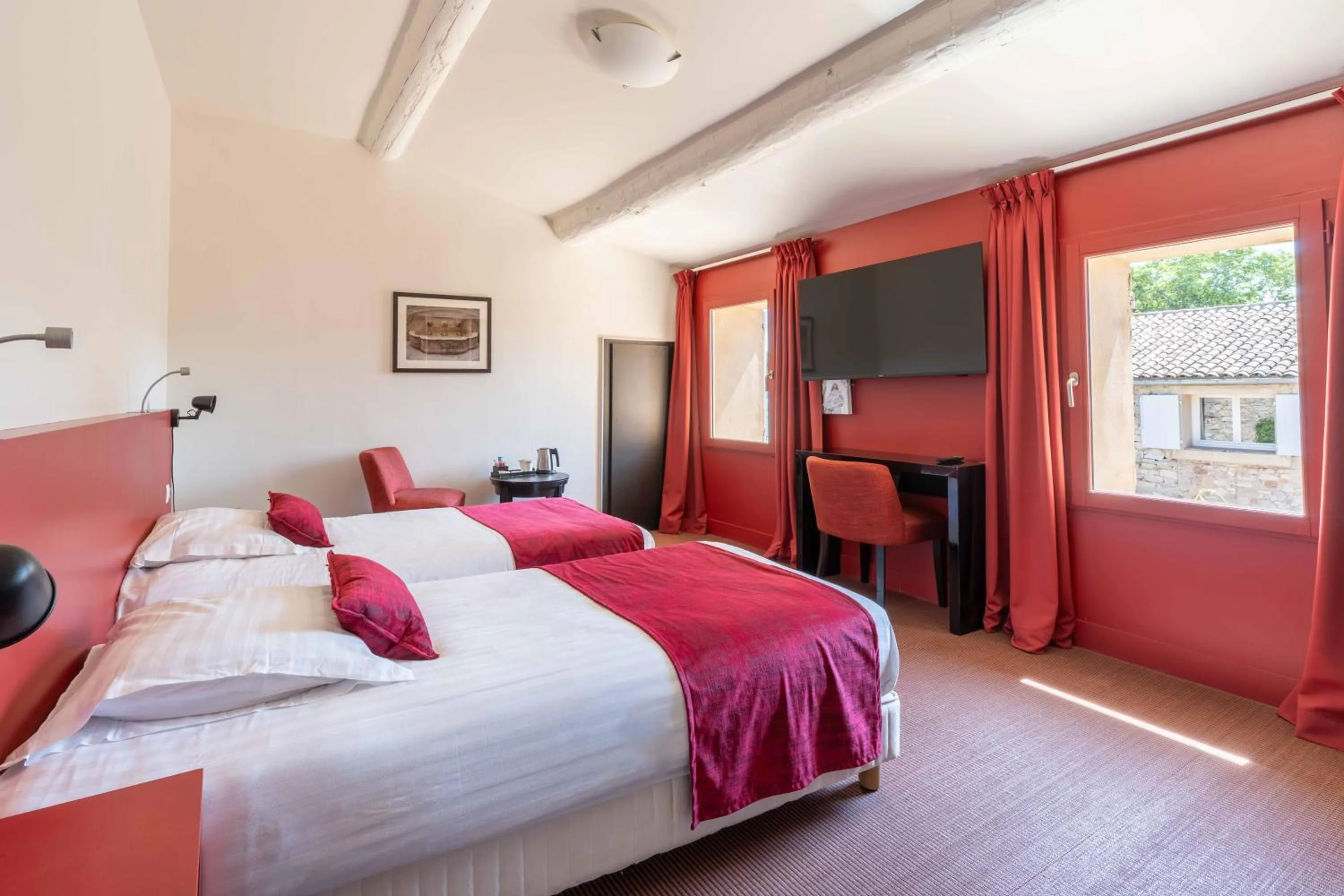 Bed in Mercure Aix-En-Provence Sainte-Victoire