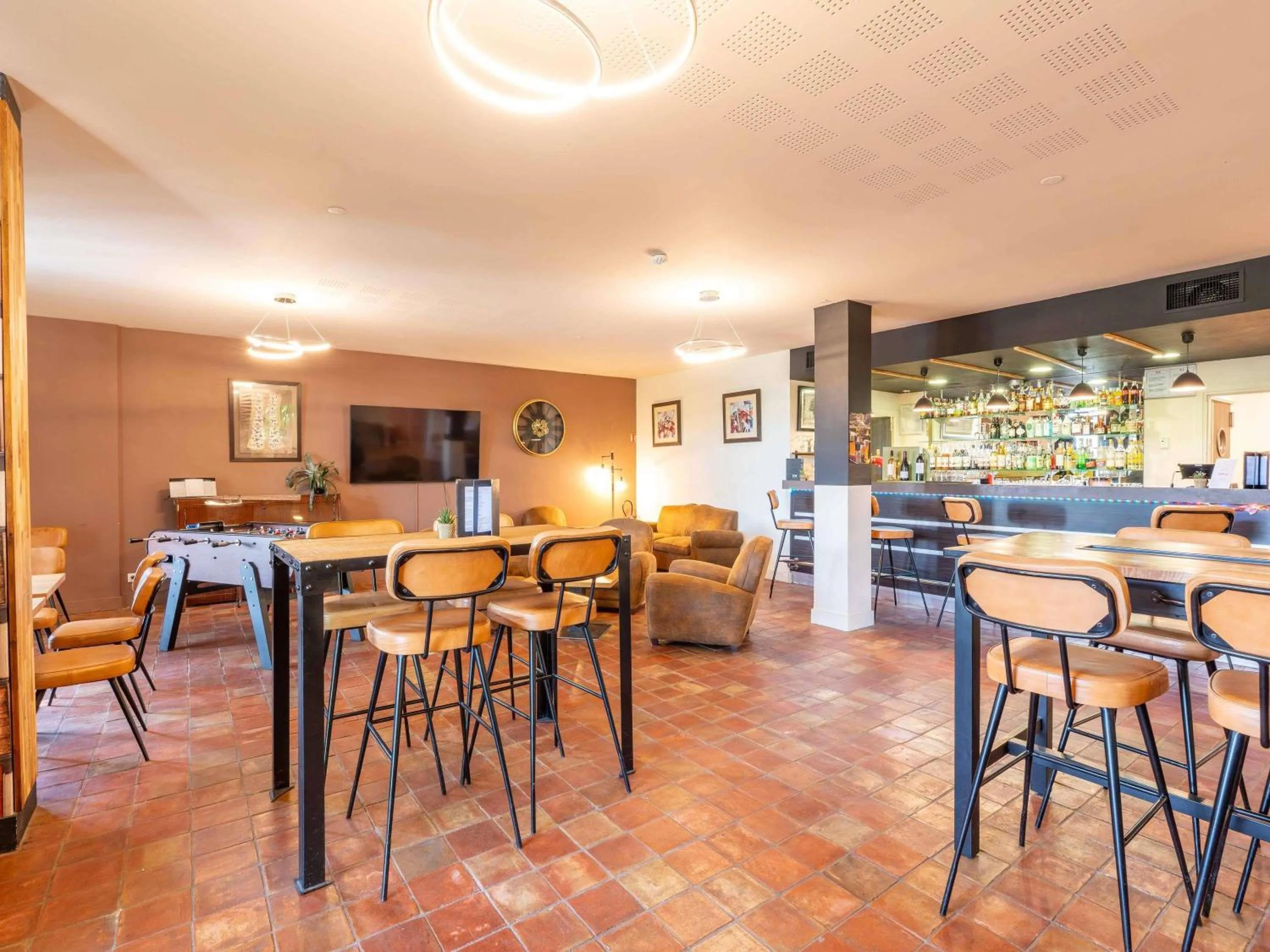 Lounge or bar in Mercure Aix-En-Provence Sainte-Victoire