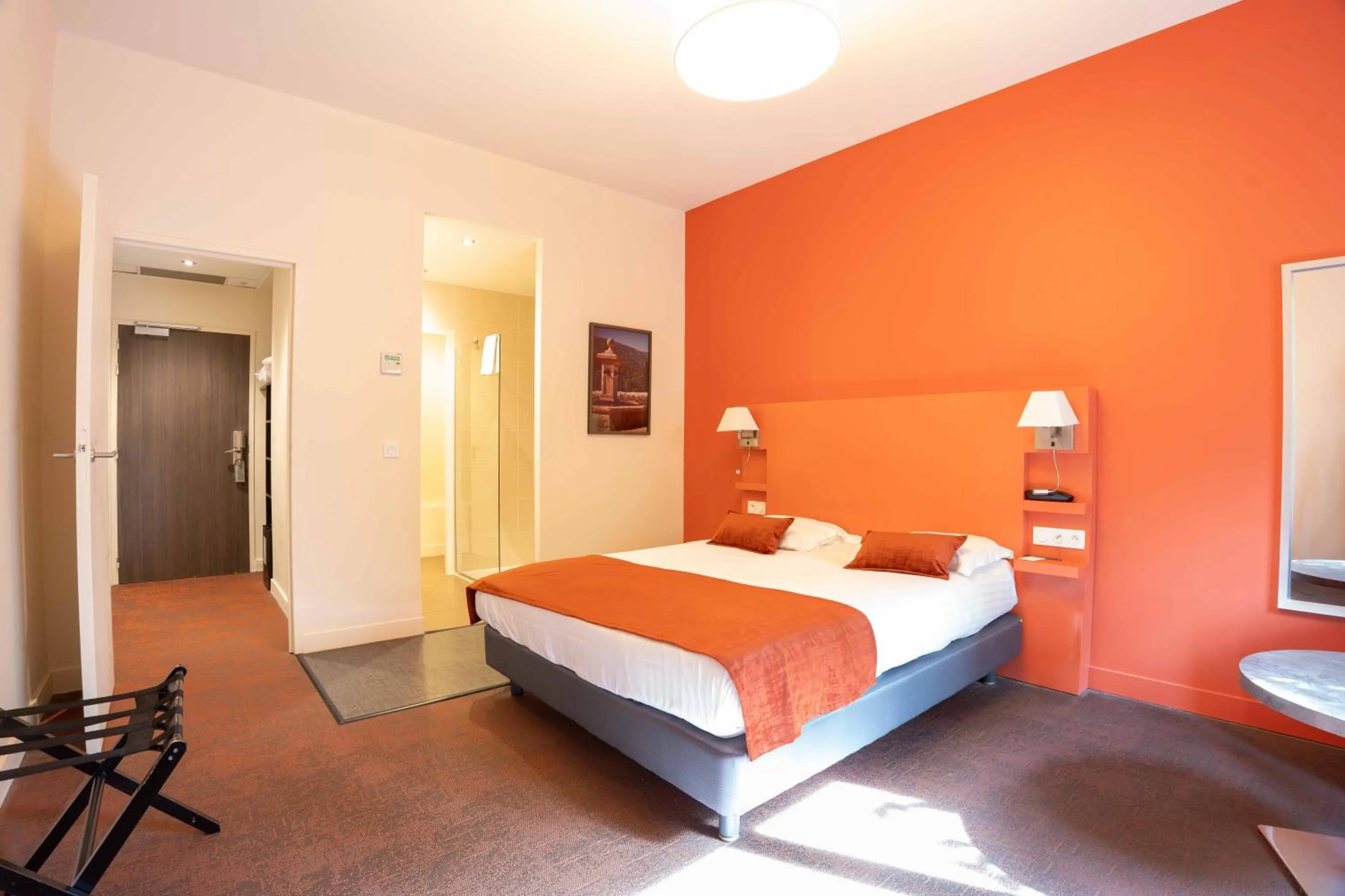 Bed in Mercure Aix-En-Provence Sainte-Victoire