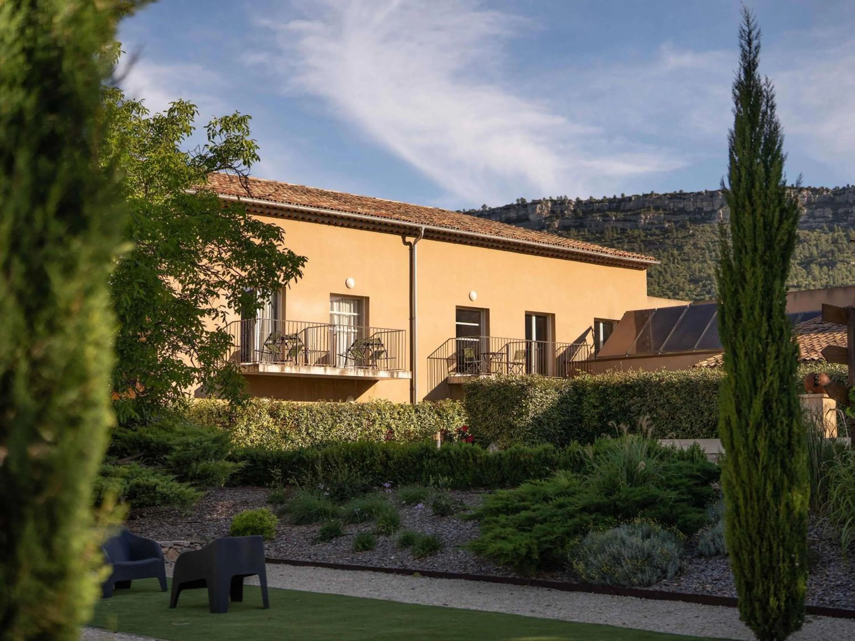 Property building in Mercure Aix-En-Provence Sainte-Victoire