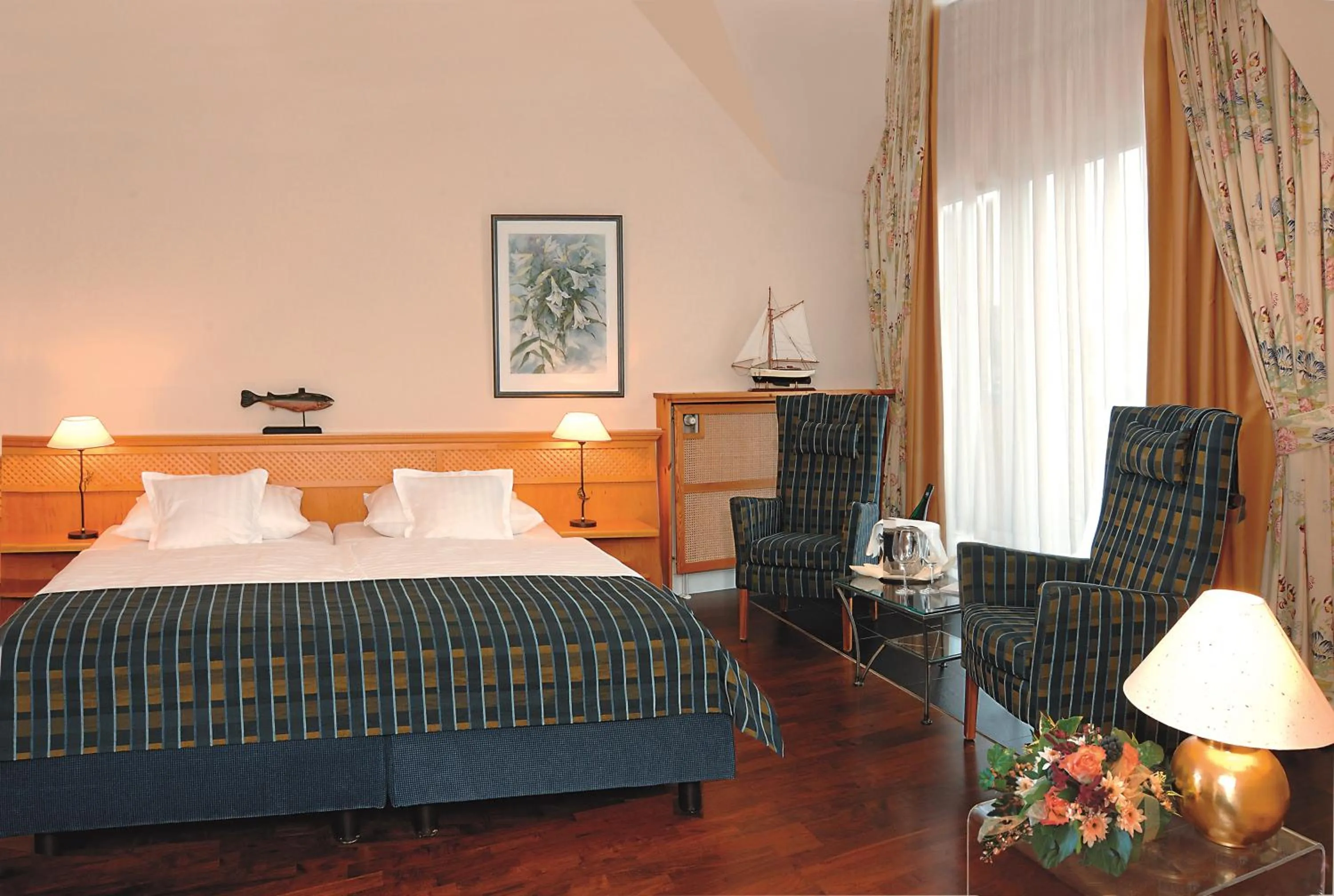 Shower, Bed in Hotel Hüttmann