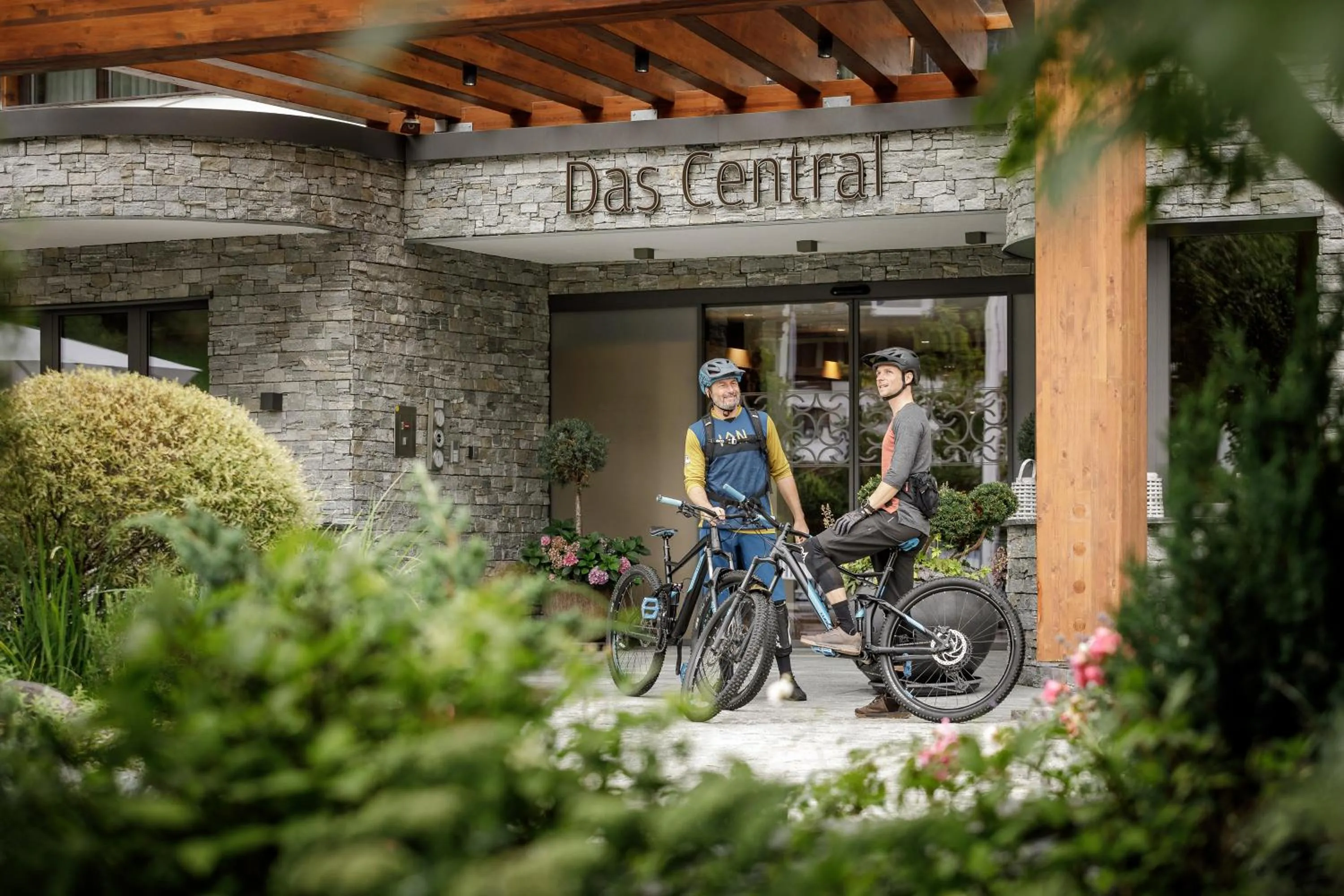 Staff in Das Central – Alpine . Luxury . Life