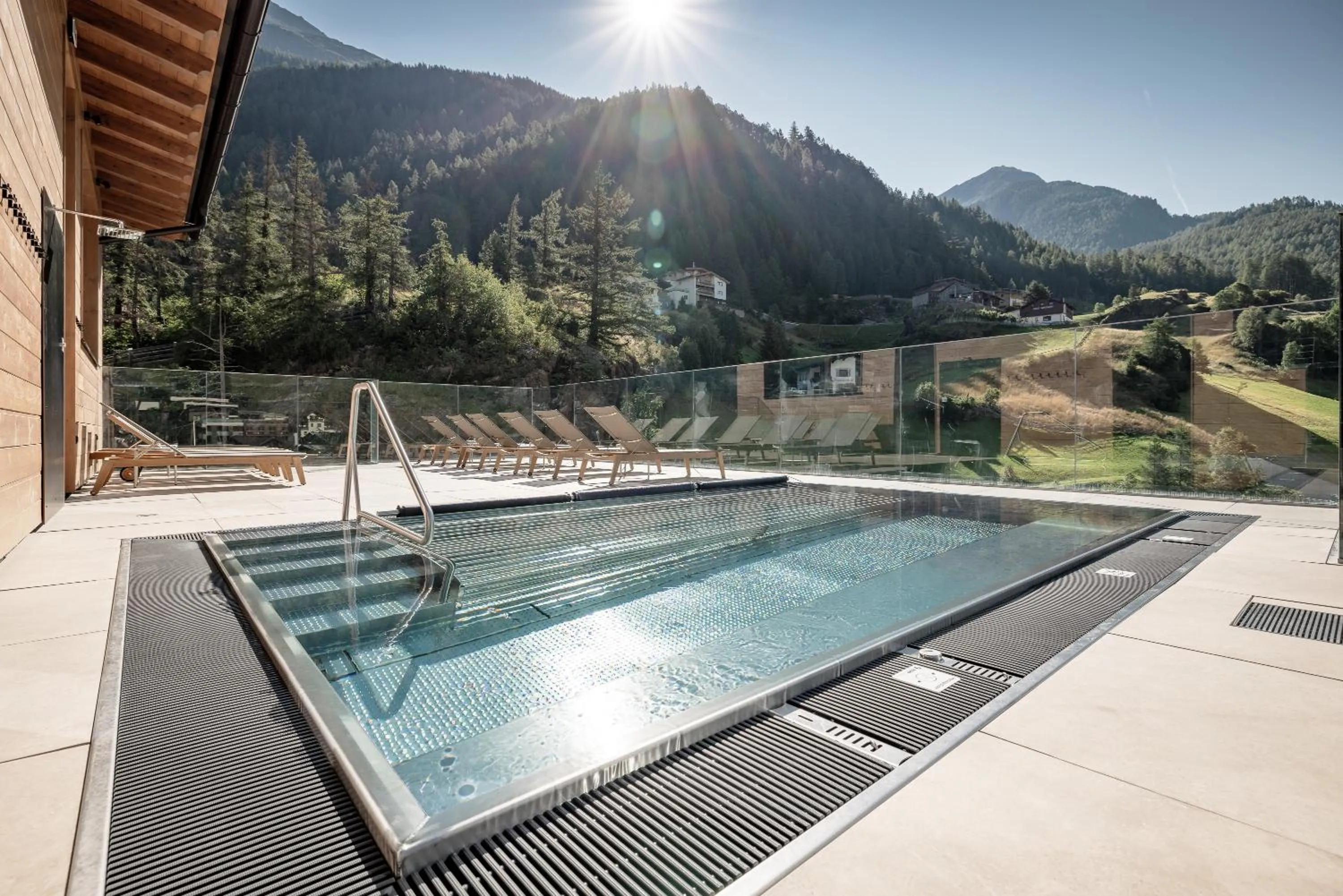 Swimming pool in Das Central – Alpine . Luxury . Life