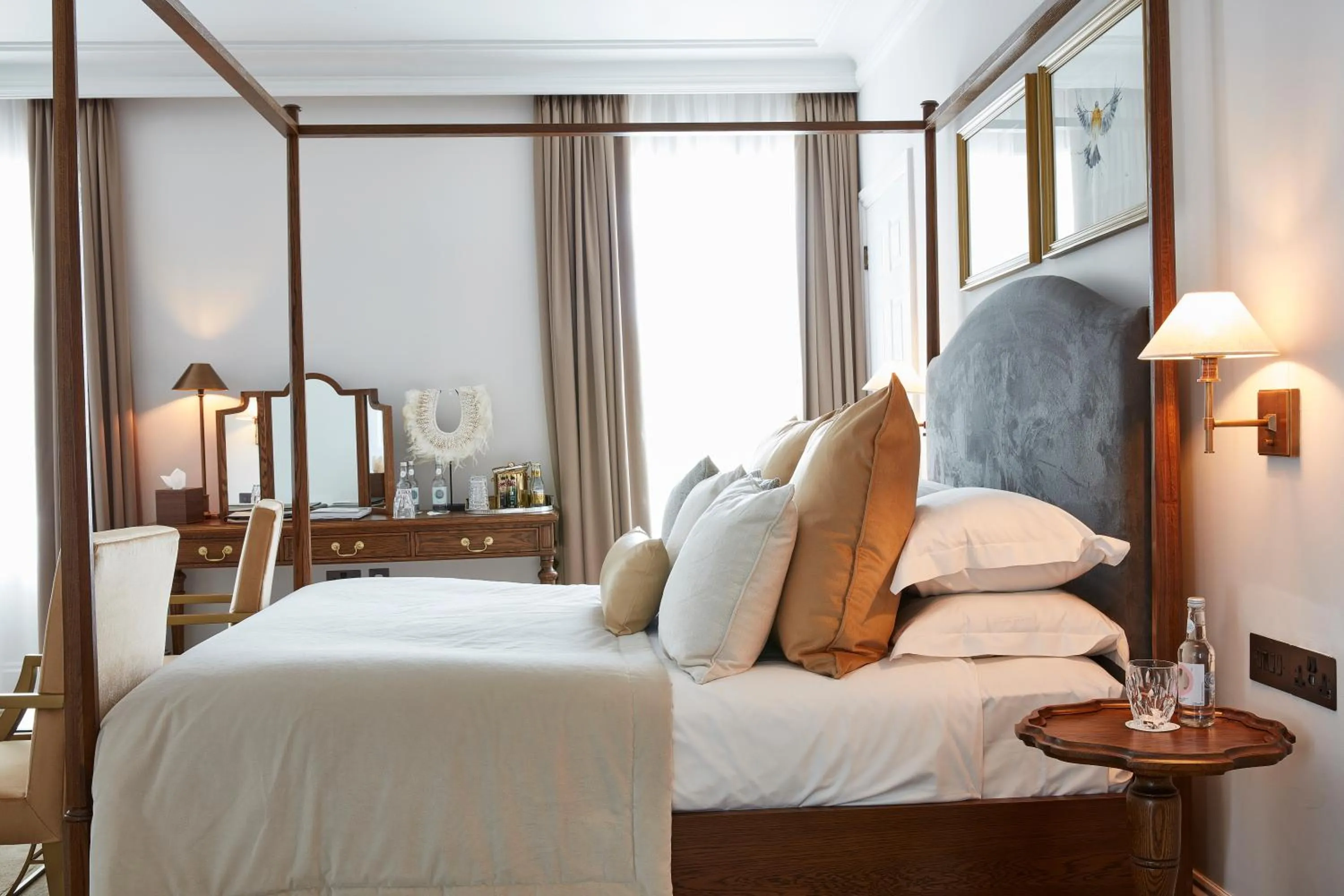 Bed in Lympstone Manor Hotel Restaurant & Vineyard - Relais & Chateaux