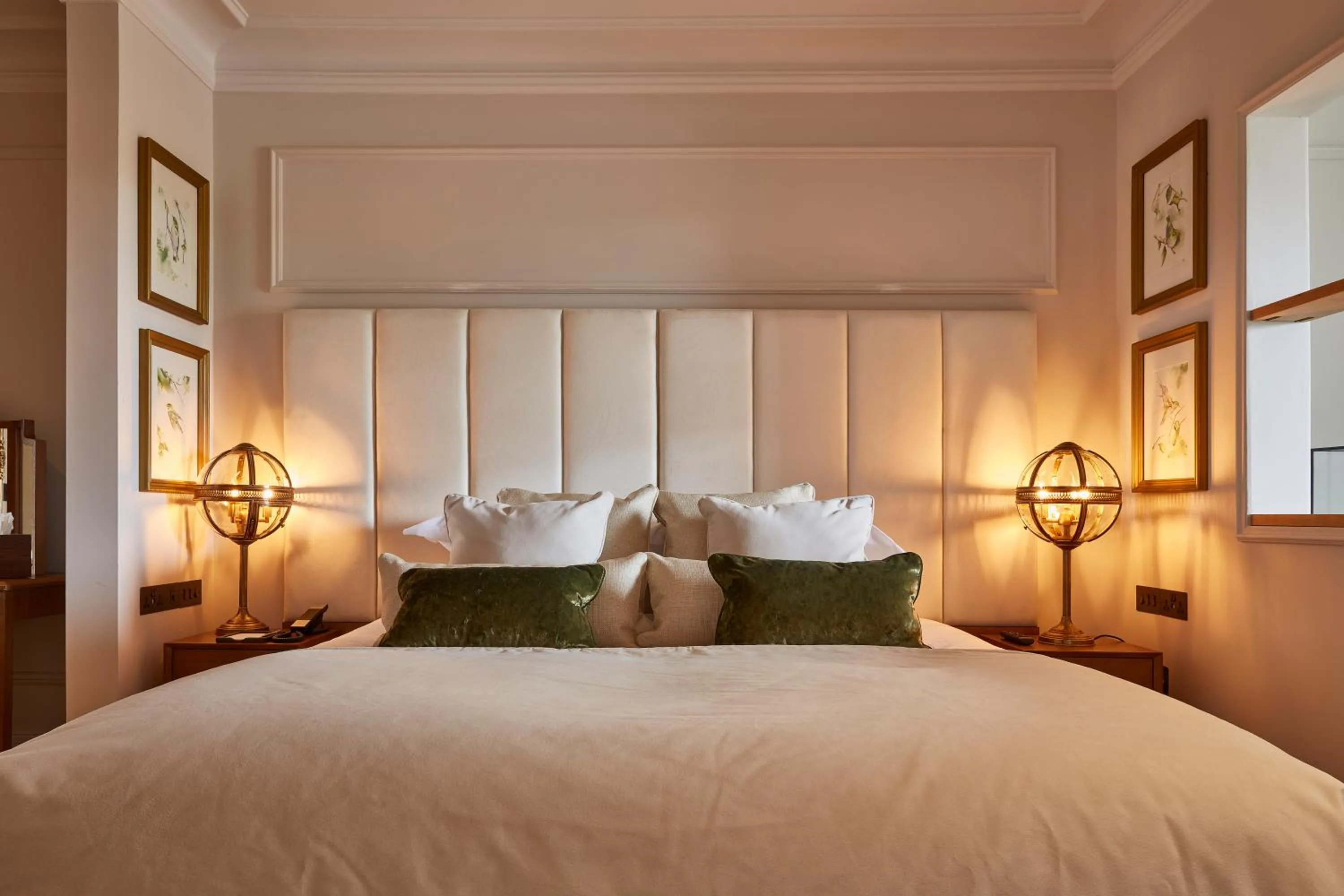 Bed in Lympstone Manor Hotel Restaurant & Vineyard - Relais & Chateaux