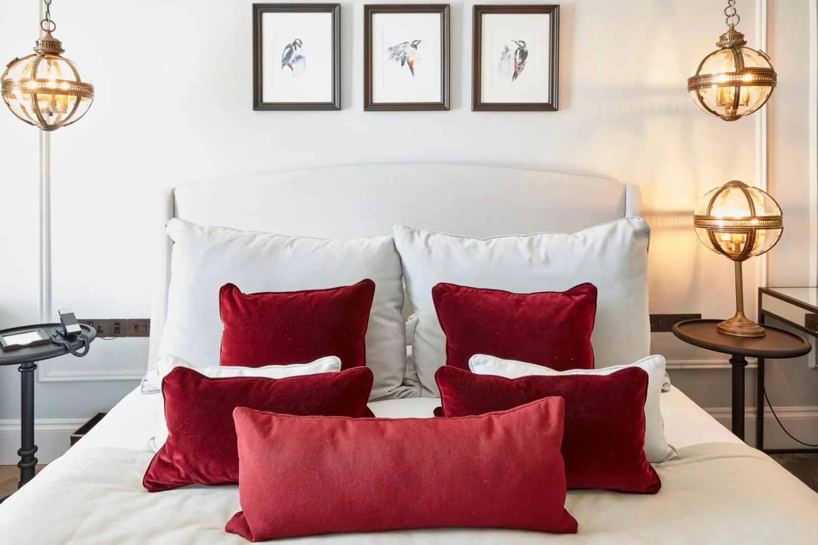 Bed in Lympstone Manor Hotel Restaurant & Vineyard - Relais & Chateaux