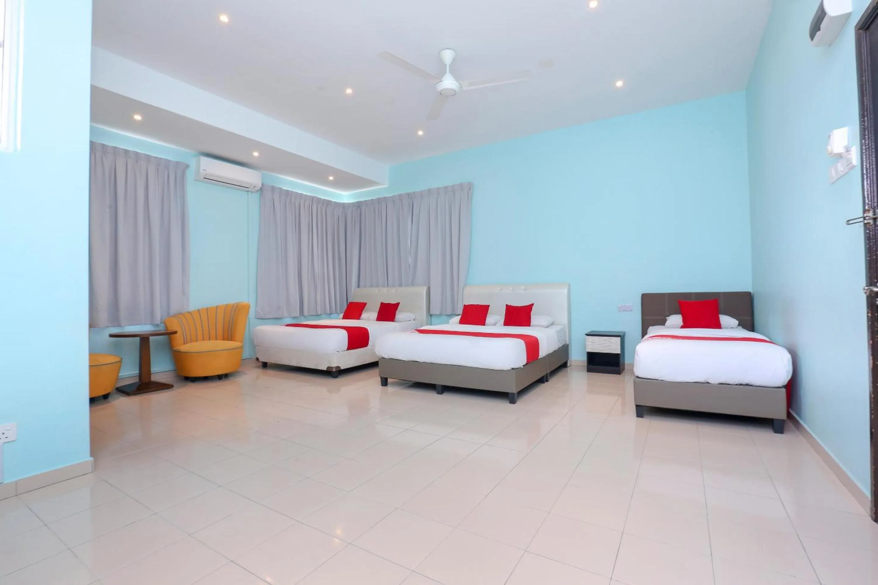 Bedroom, Bed in Hotel O Come Inn Premium