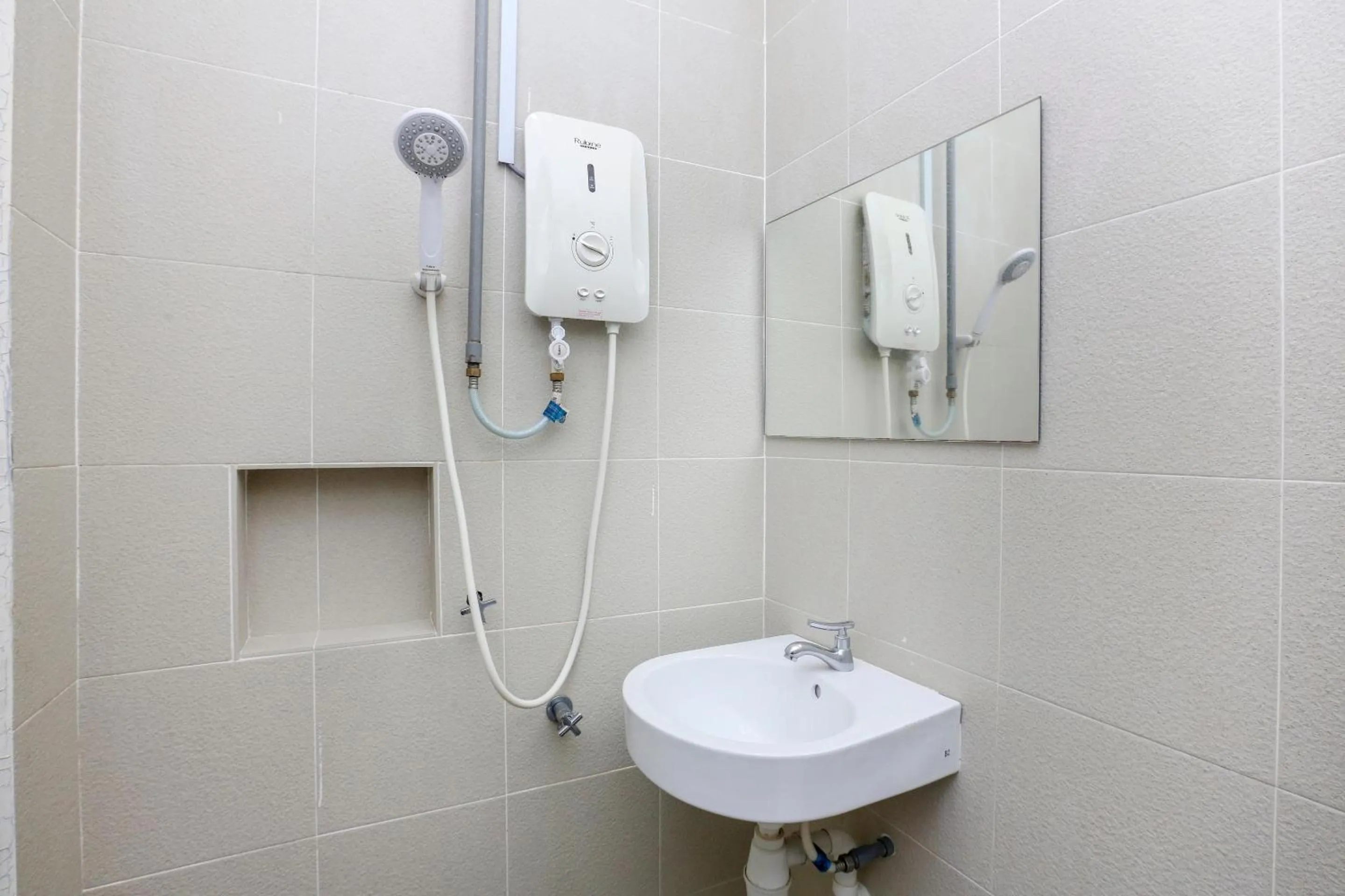 Bathroom in Hotel O Come Inn Premium