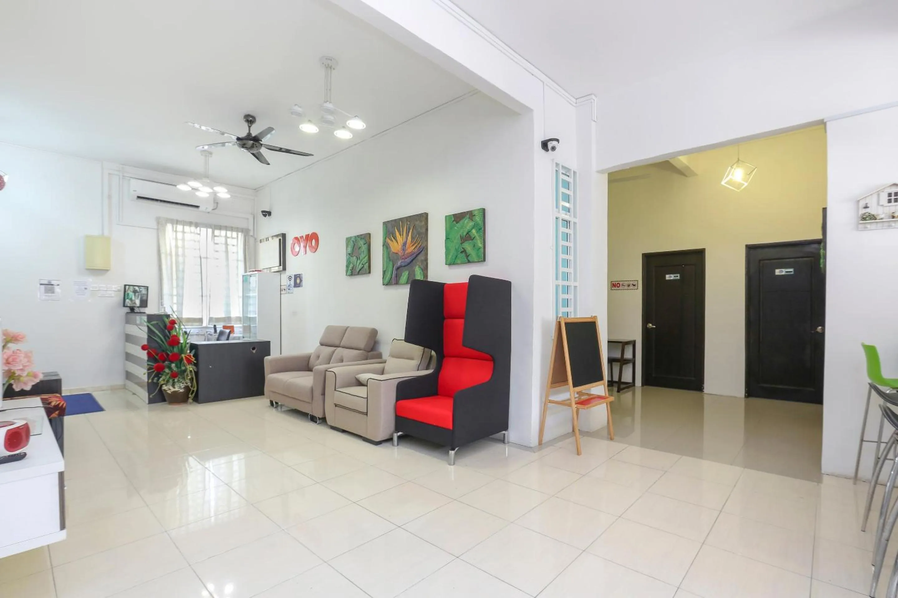 Lobby or reception in Hotel O Come Inn Premium